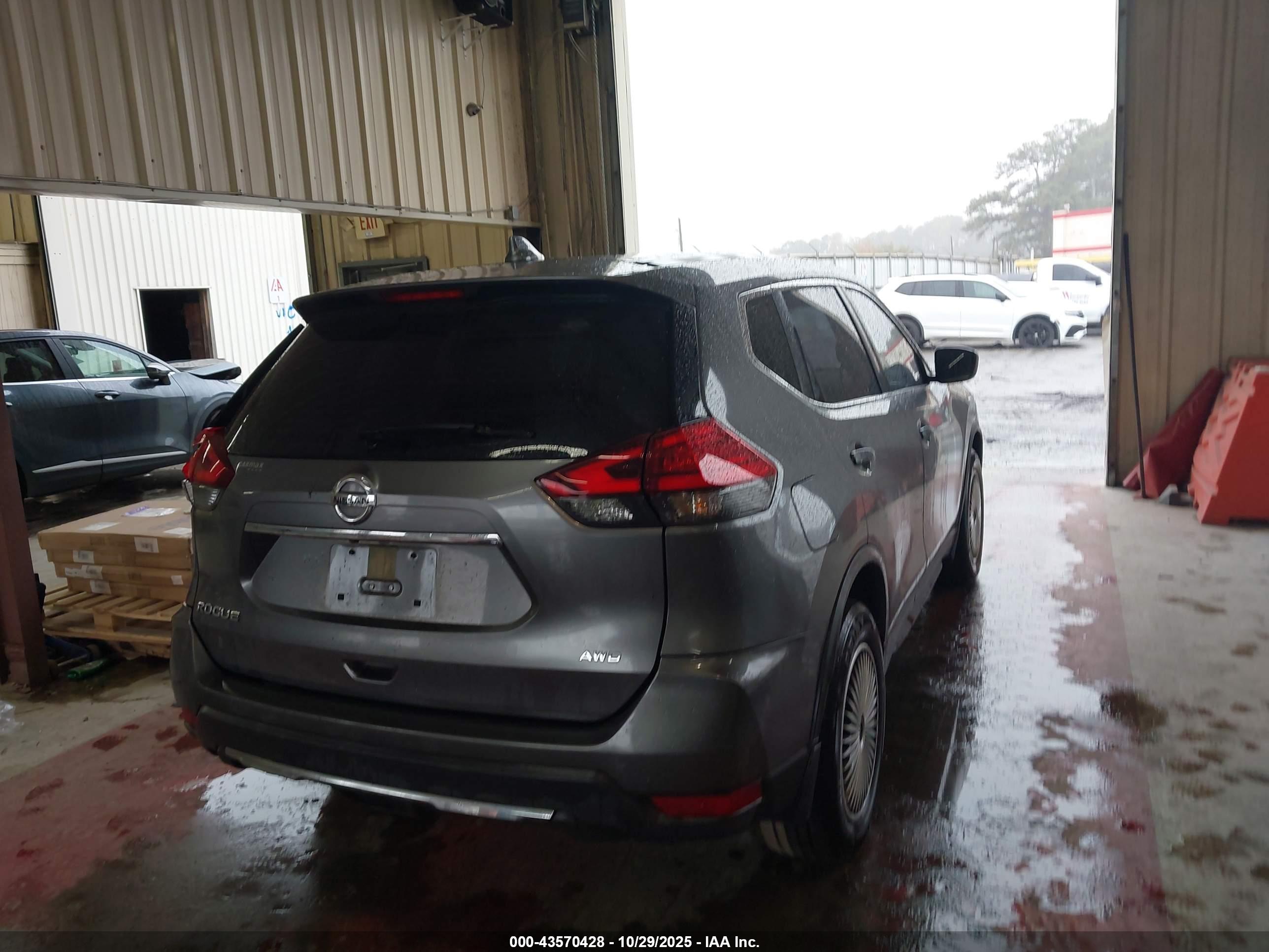 NISSAN ROGUE image 4