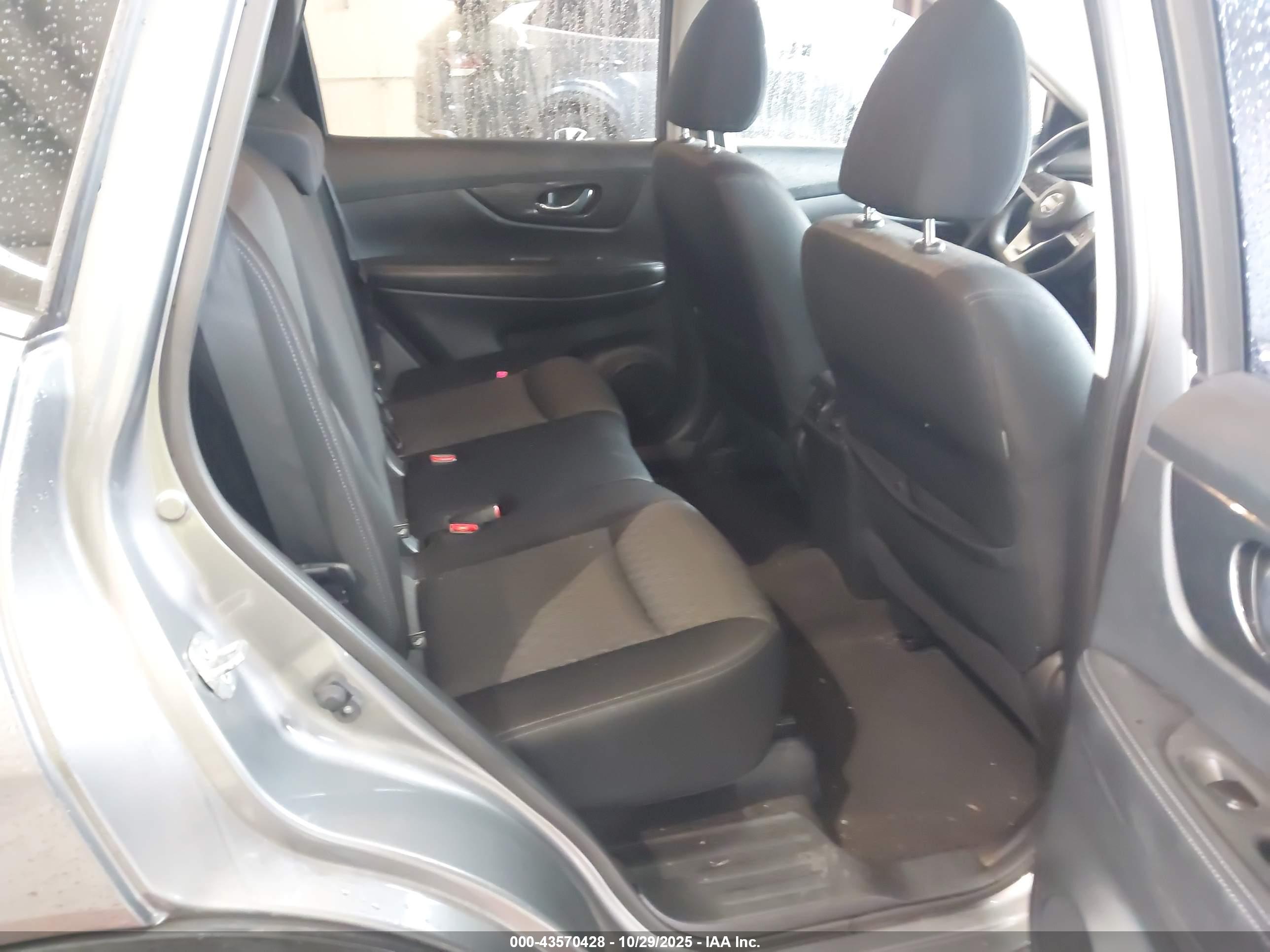 NISSAN ROGUE image 8