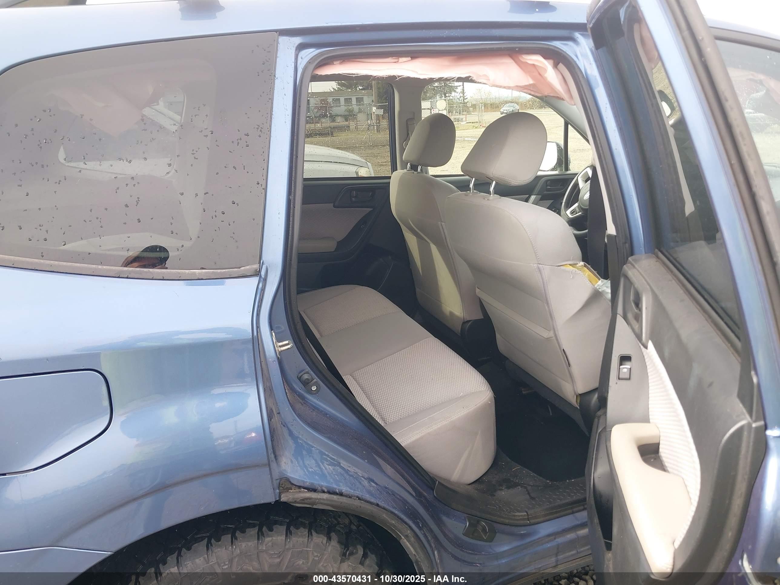 SUBARU FORESTER image 8