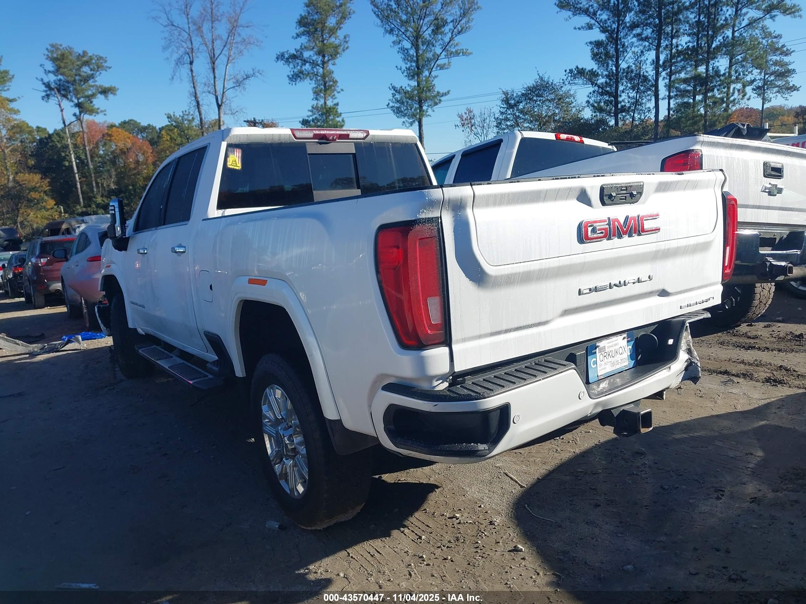 GMC SIERRA image 3