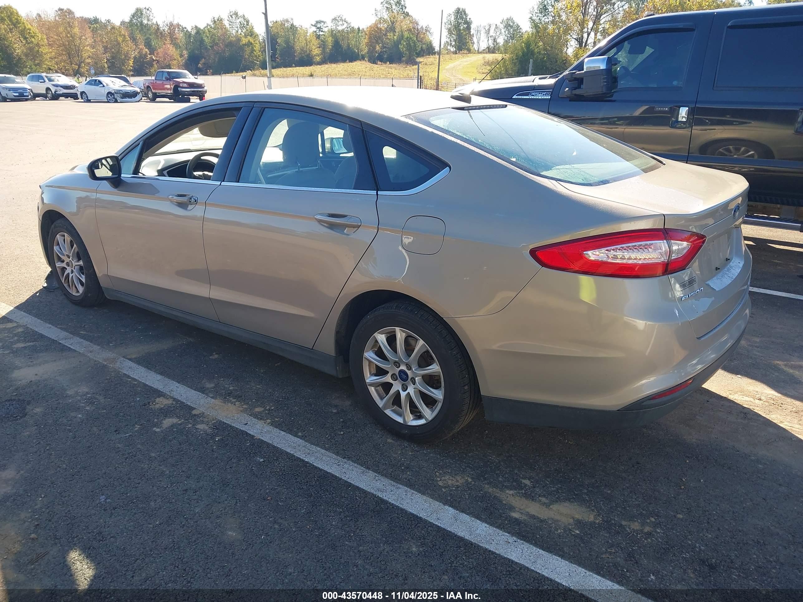FORD FUSION image 3
