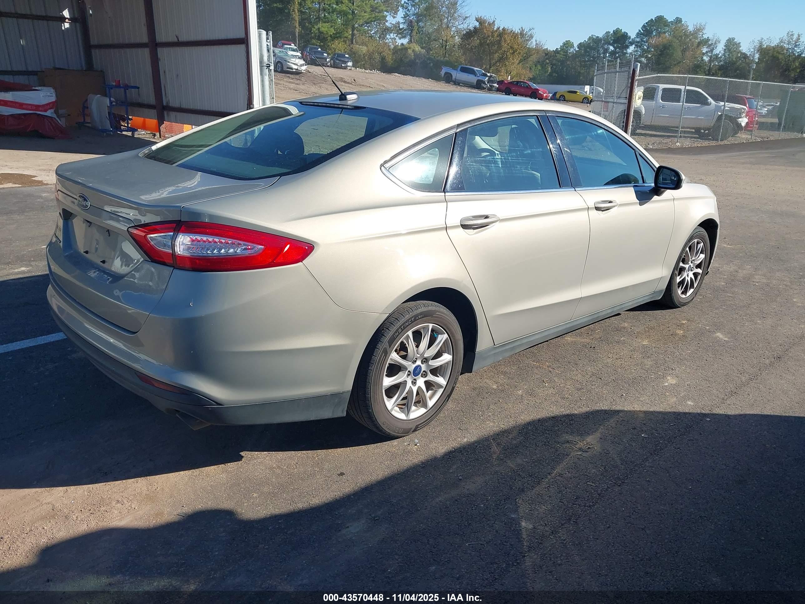 FORD FUSION image 4