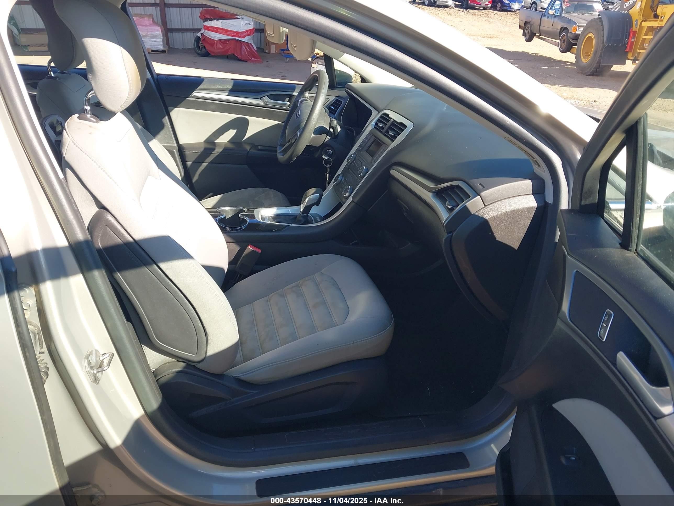 FORD FUSION image 5