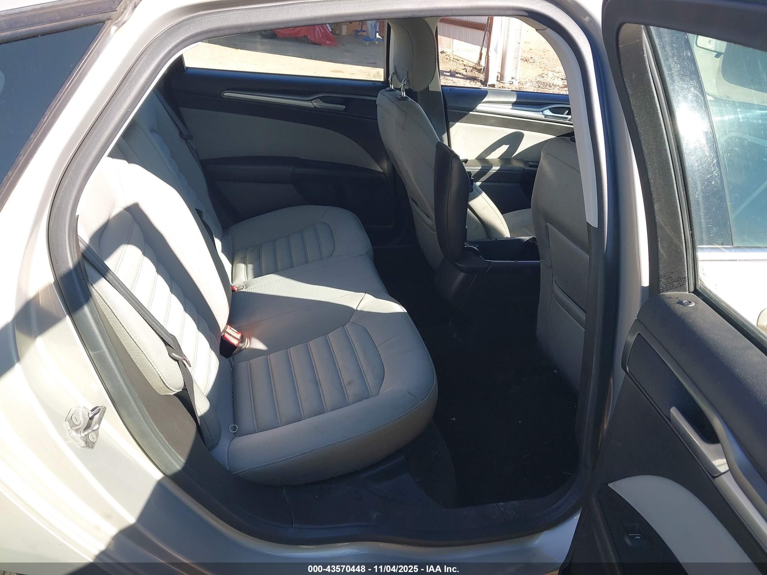 FORD FUSION image 8
