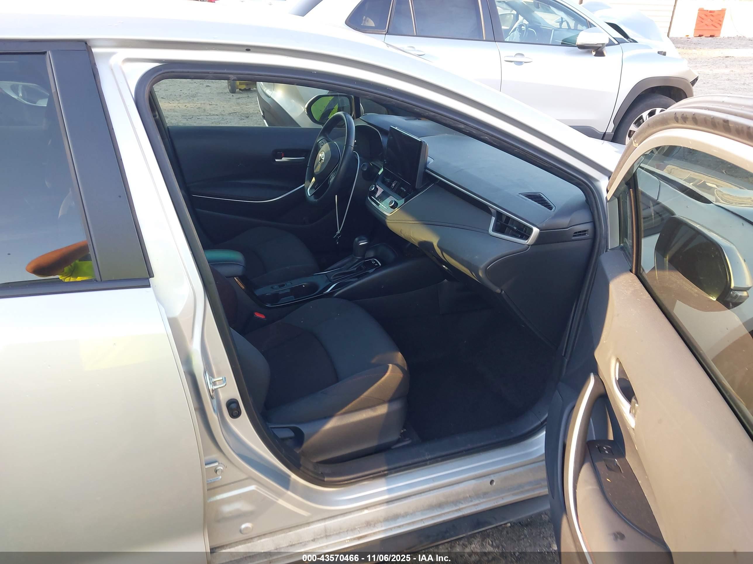TOYOTA COROLLA image 5