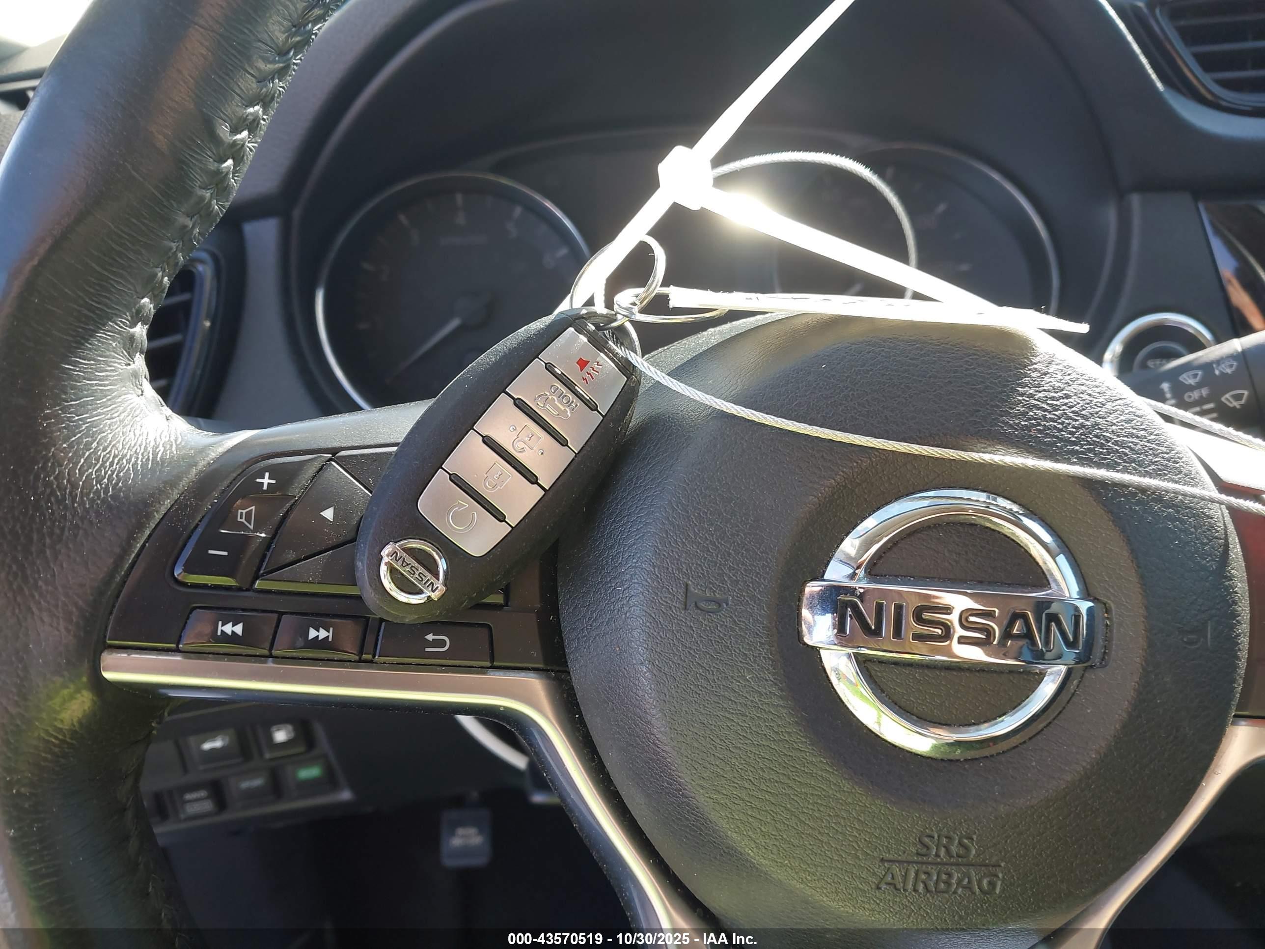 NISSAN ROGUE image 11