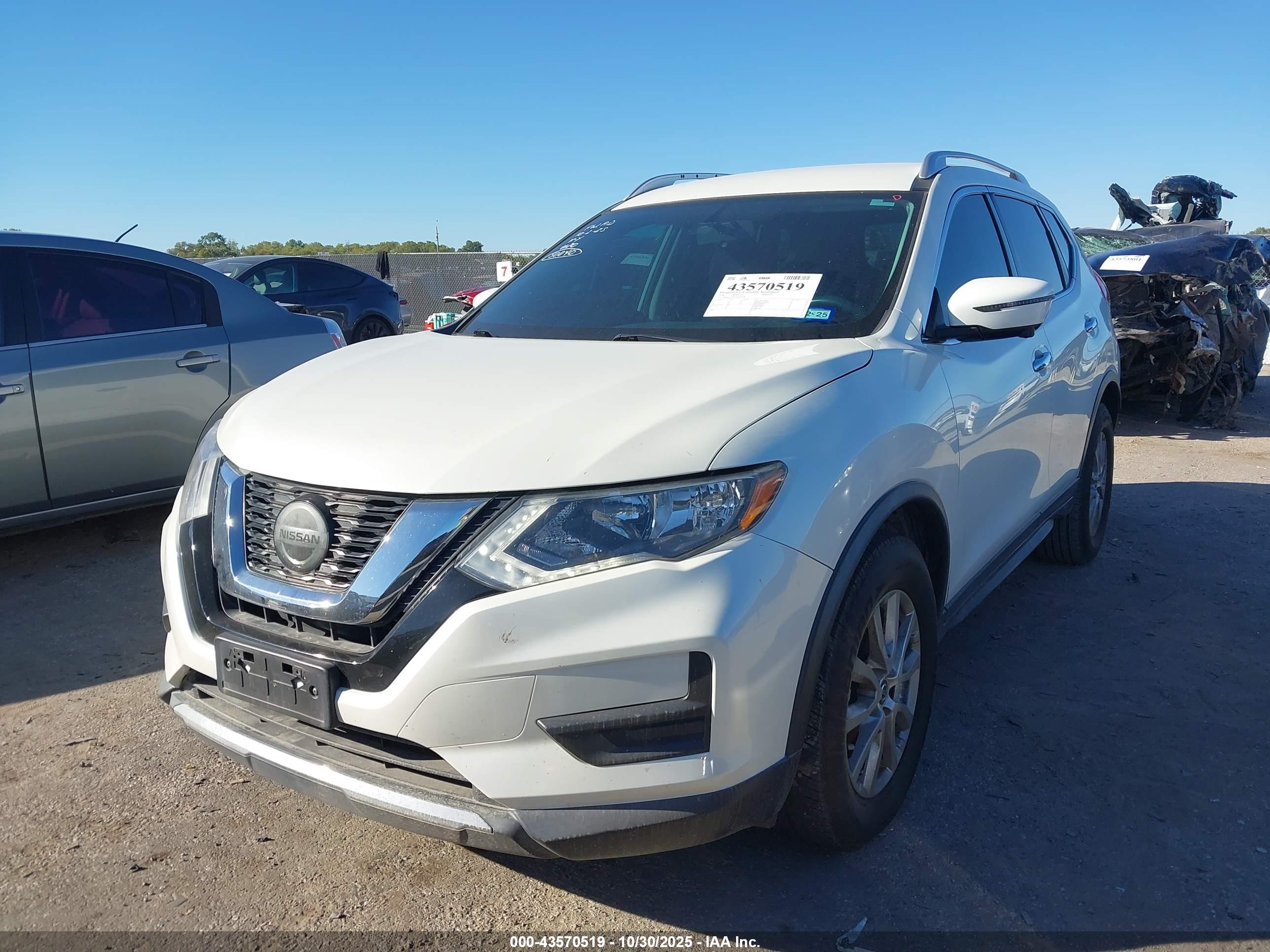 NISSAN ROGUE image 2