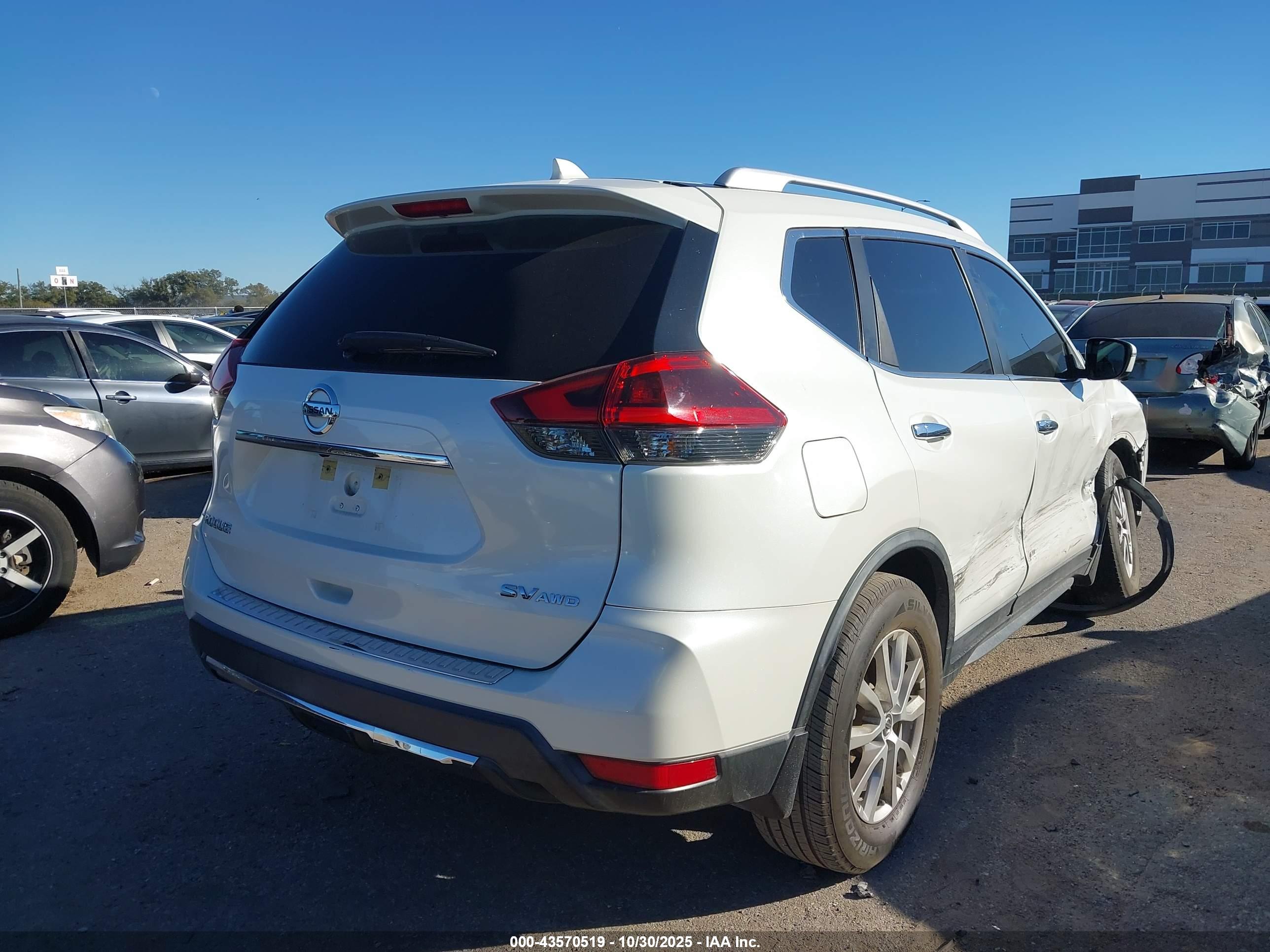 NISSAN ROGUE image 4
