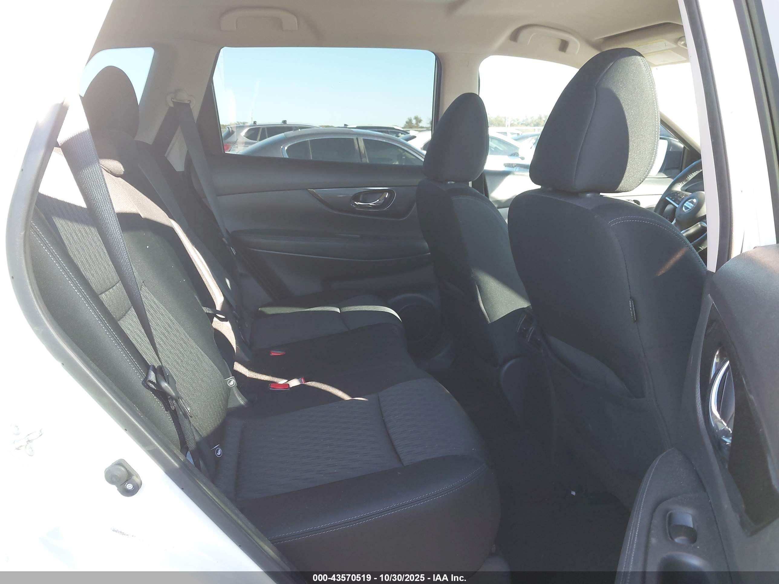 NISSAN ROGUE image 8