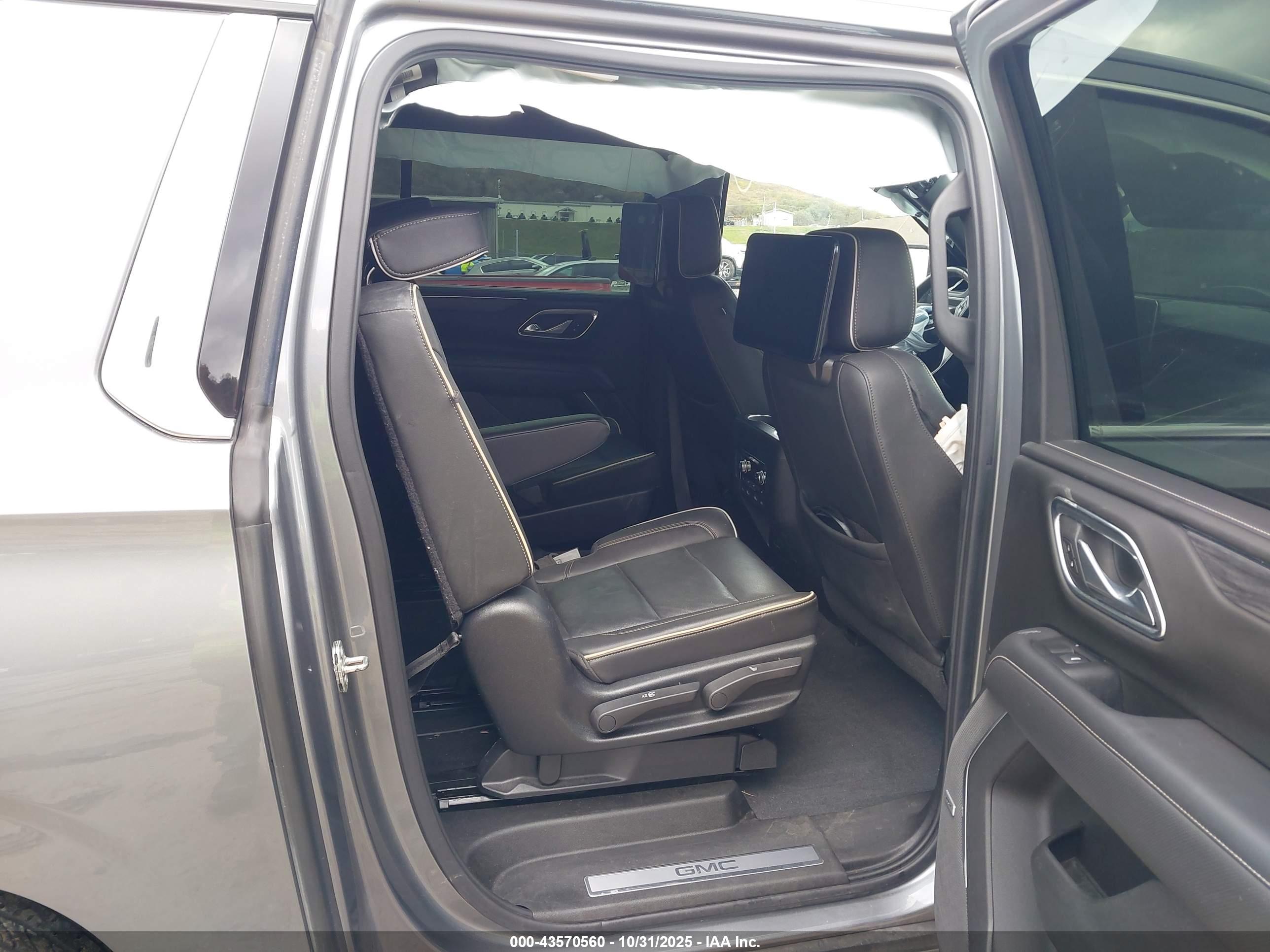 GMC YUKON image 8