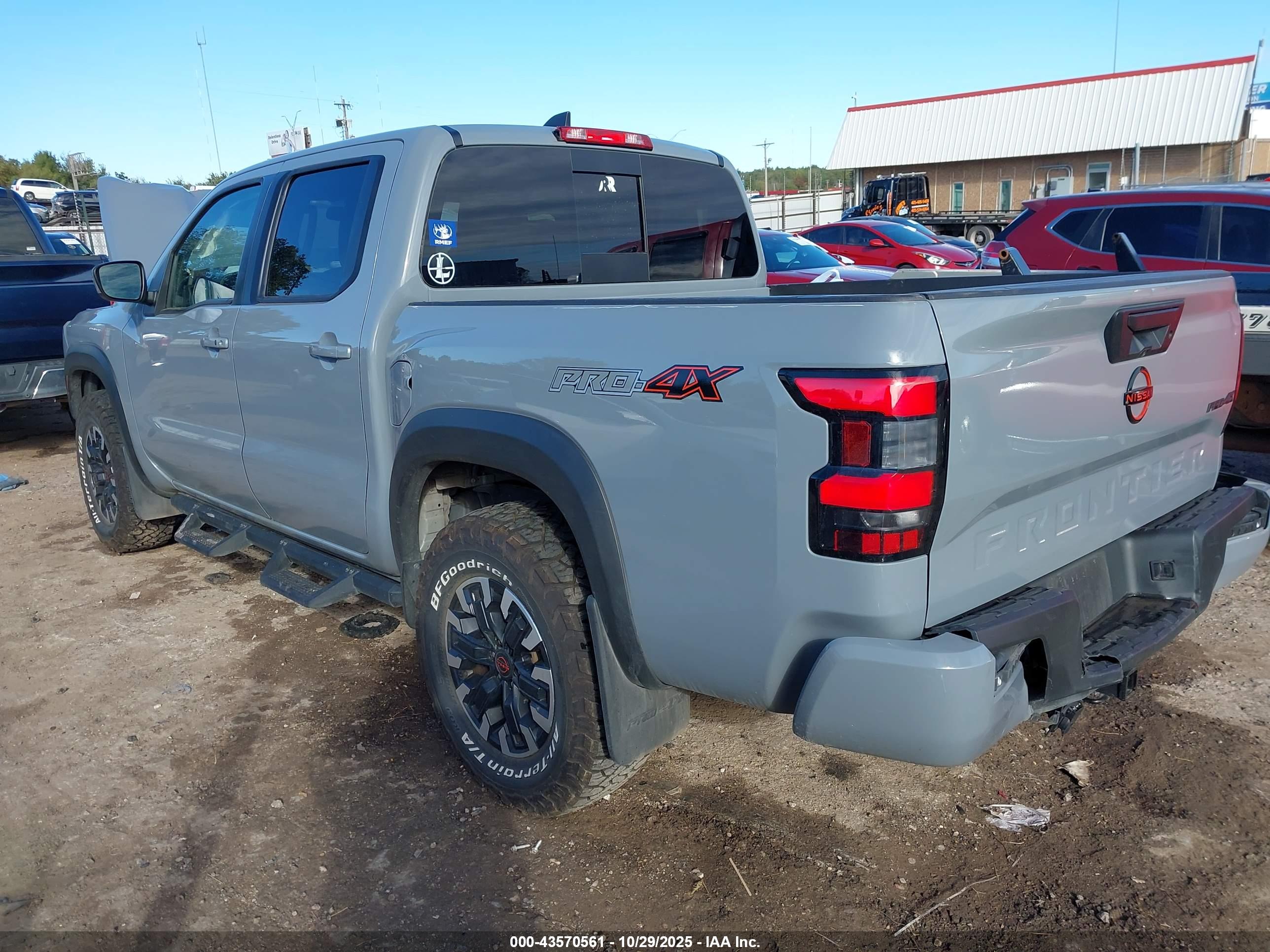 NISSAN FRONTIER image 3