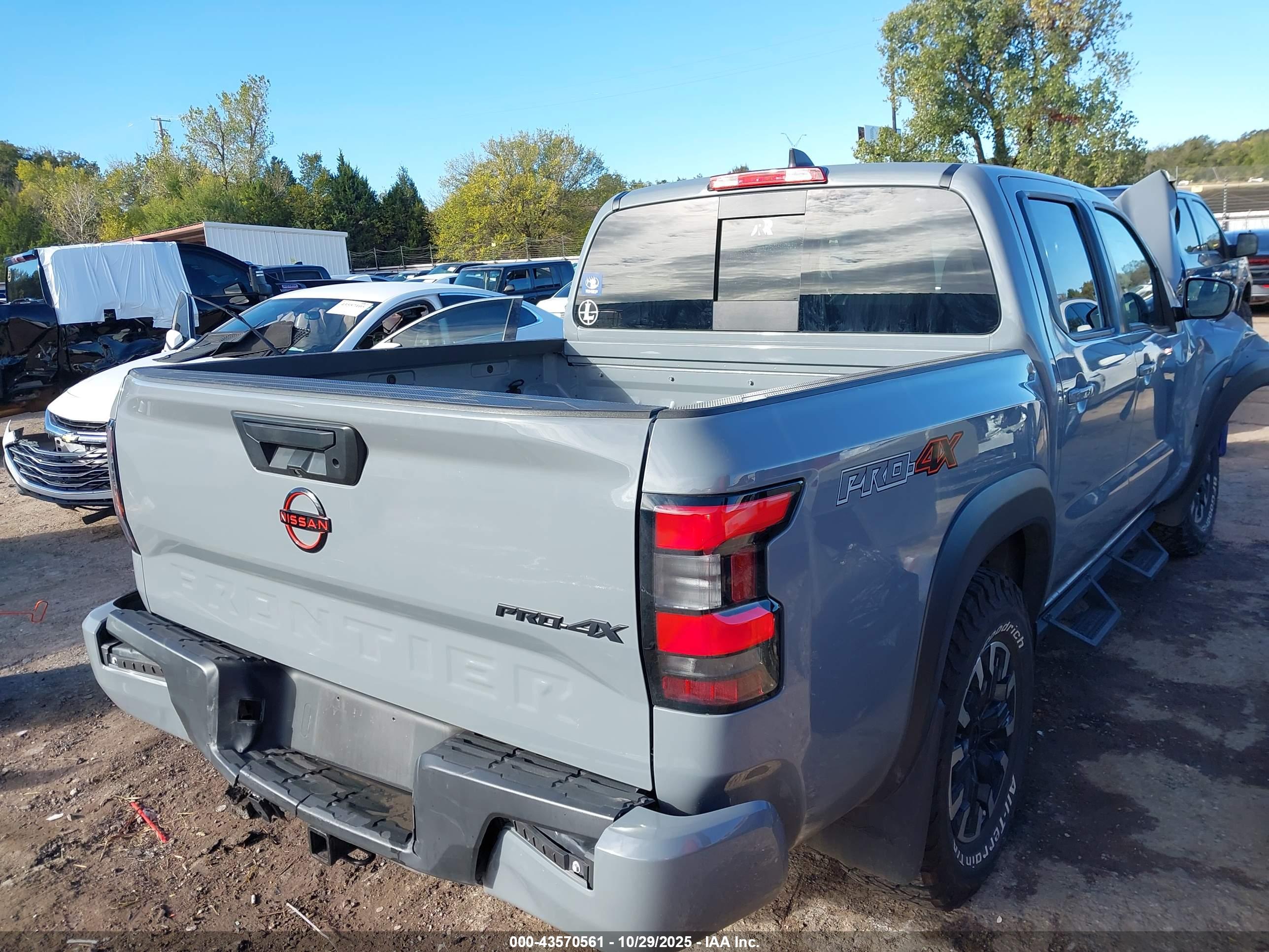 NISSAN FRONTIER image 4