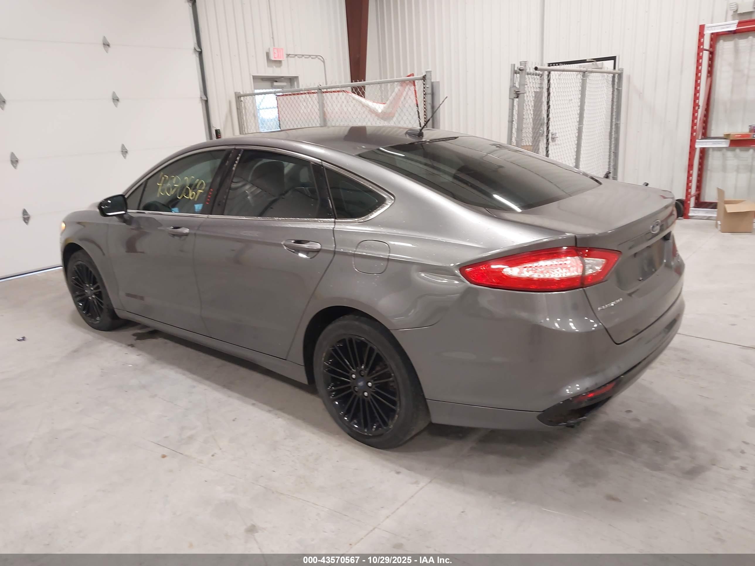 FORD FUSION image 3