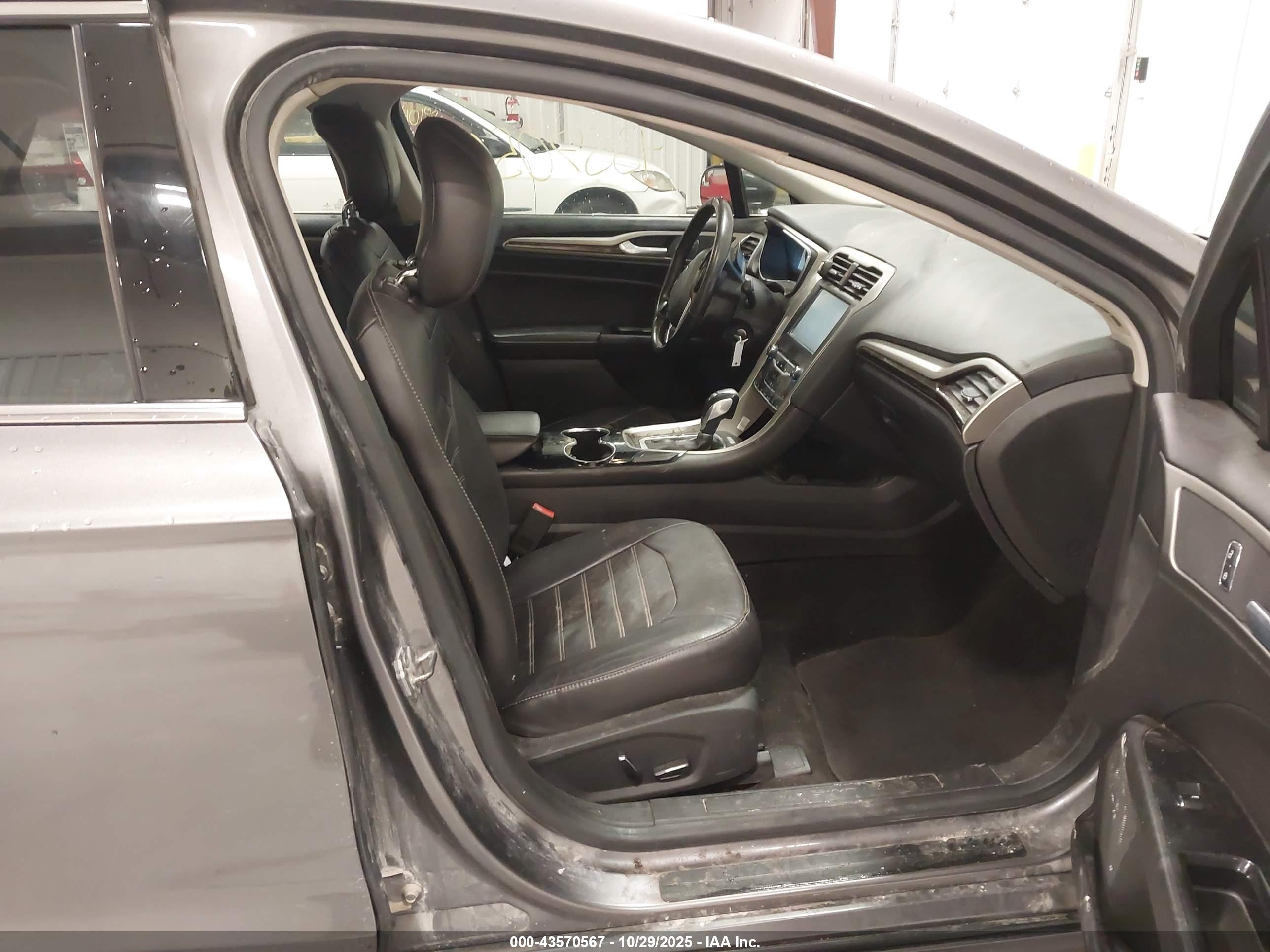 FORD FUSION image 5