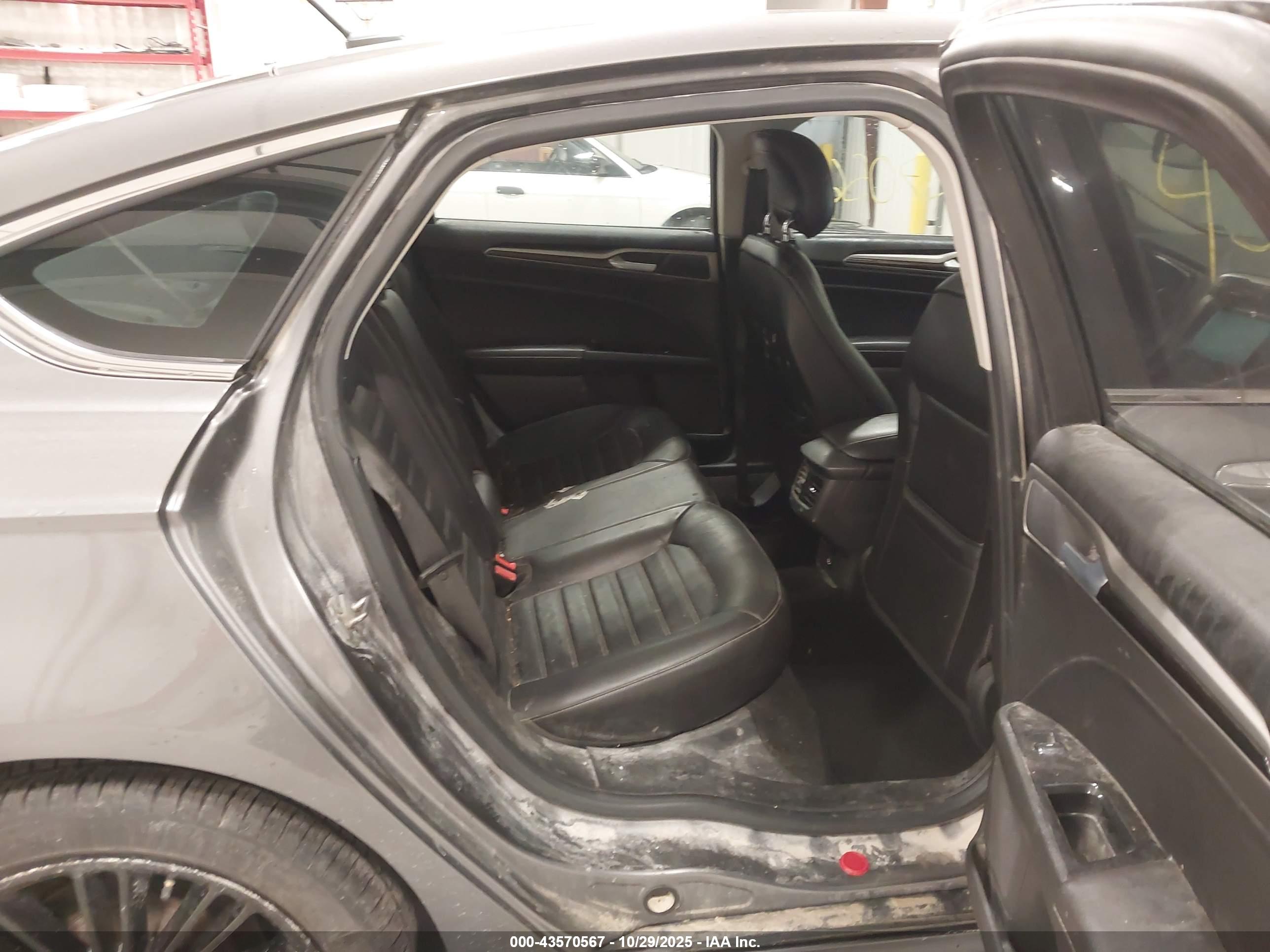 FORD FUSION image 8