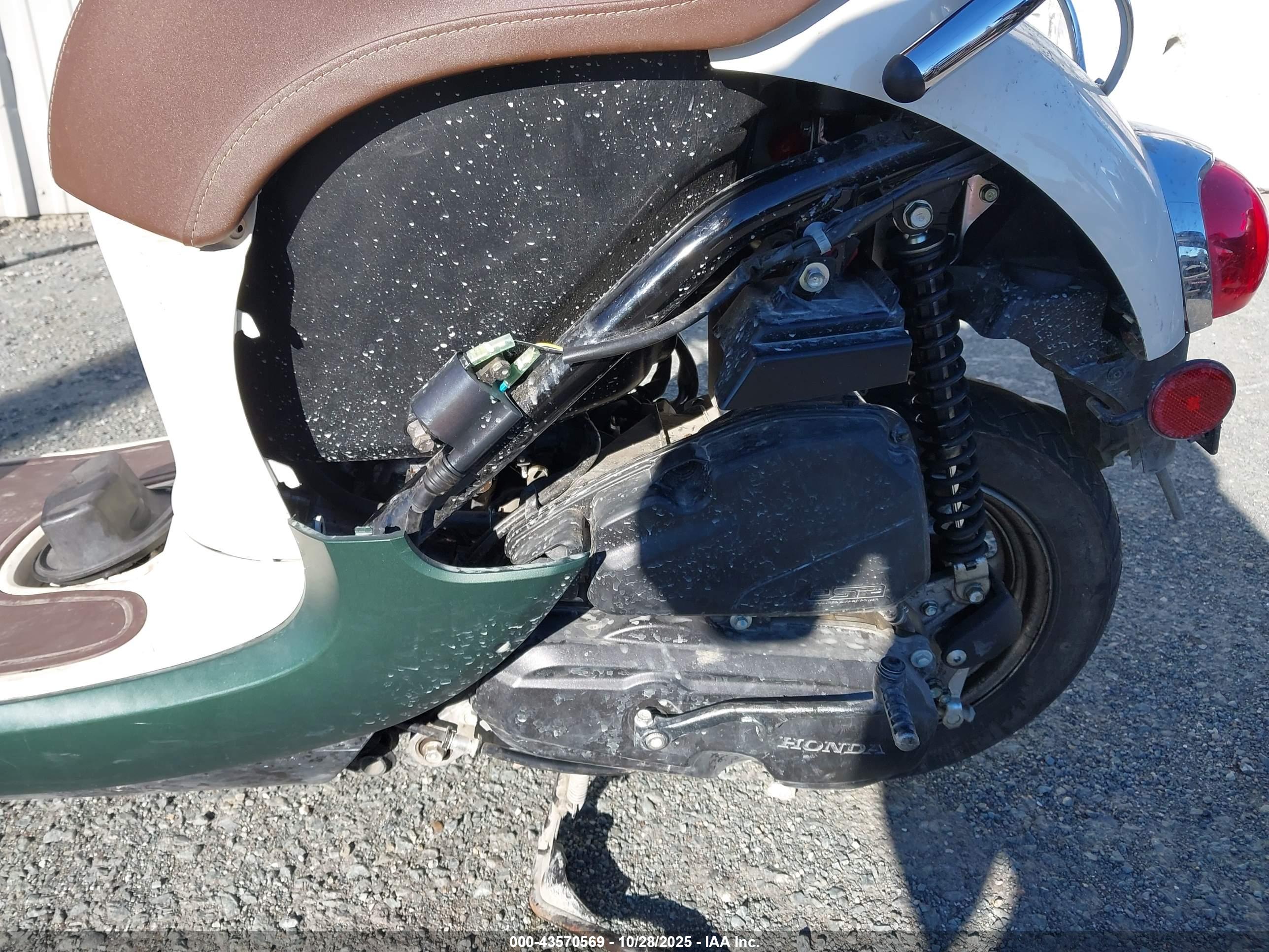 HONDA NCW50 image 9