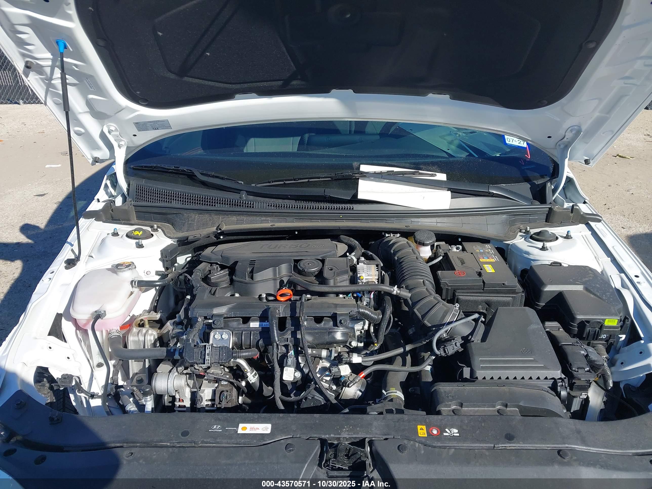 HYUNDAI ELANTRA image 10