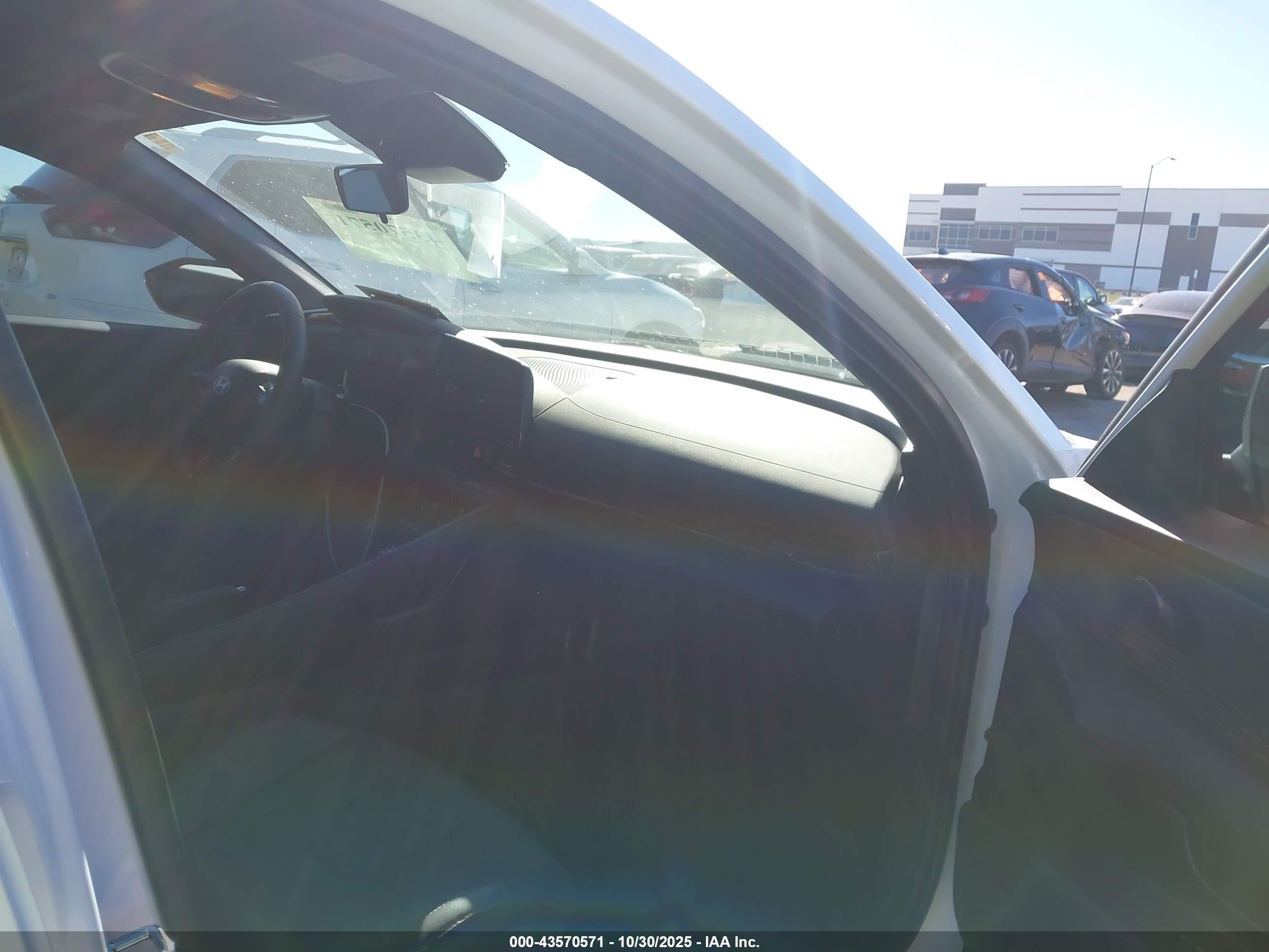 HYUNDAI ELANTRA image 5