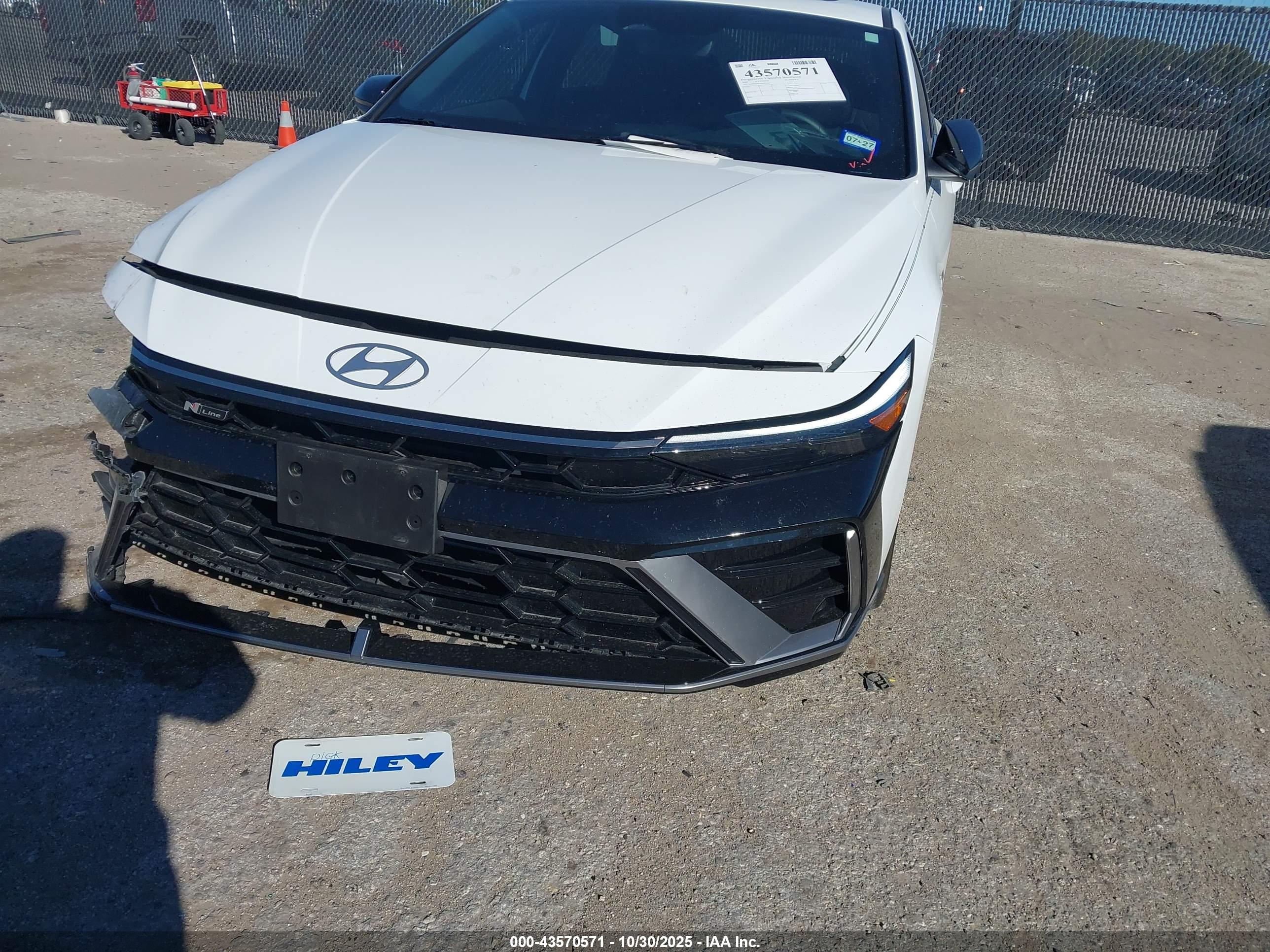 HYUNDAI ELANTRA image 6