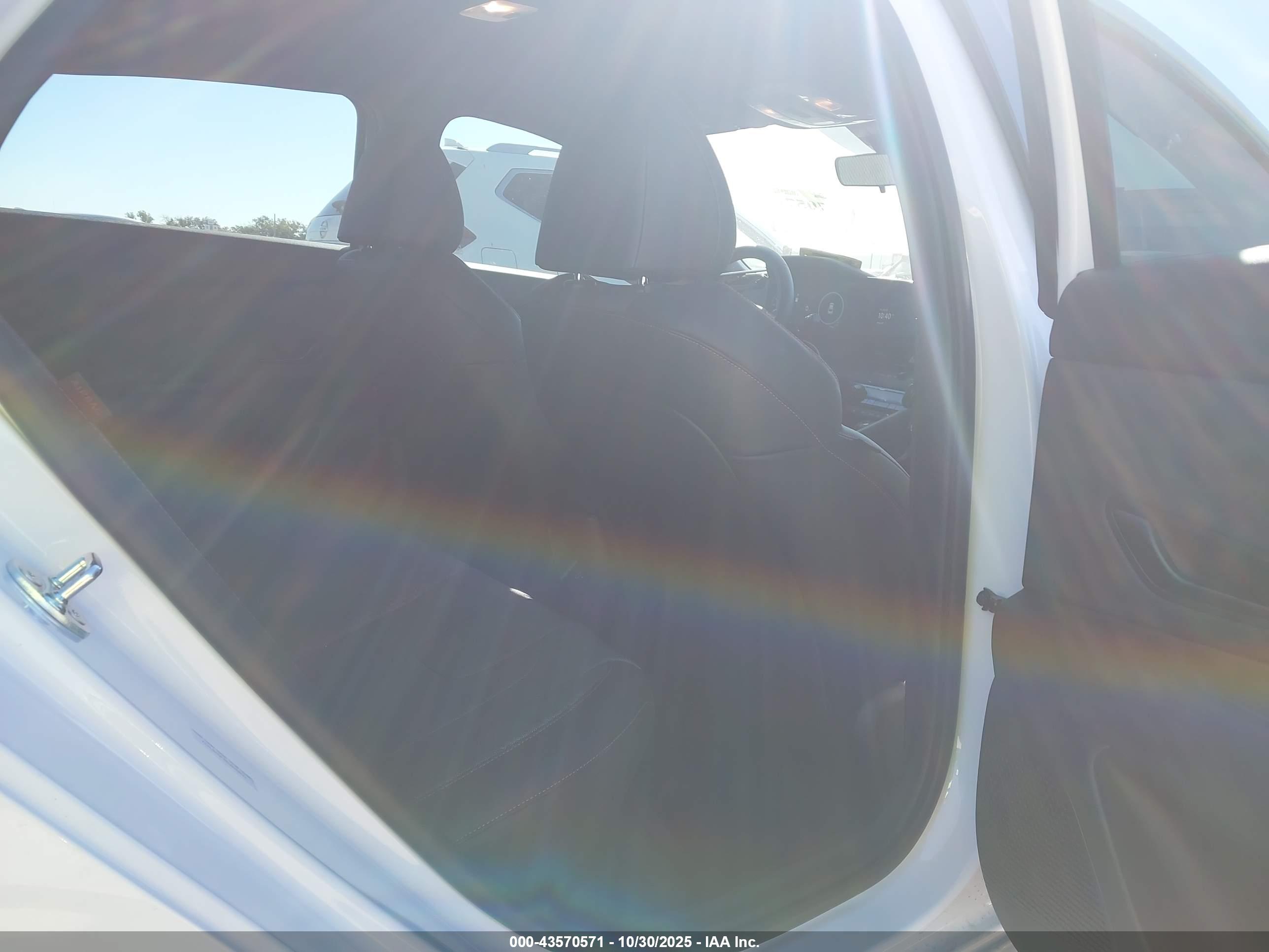 HYUNDAI ELANTRA image 8