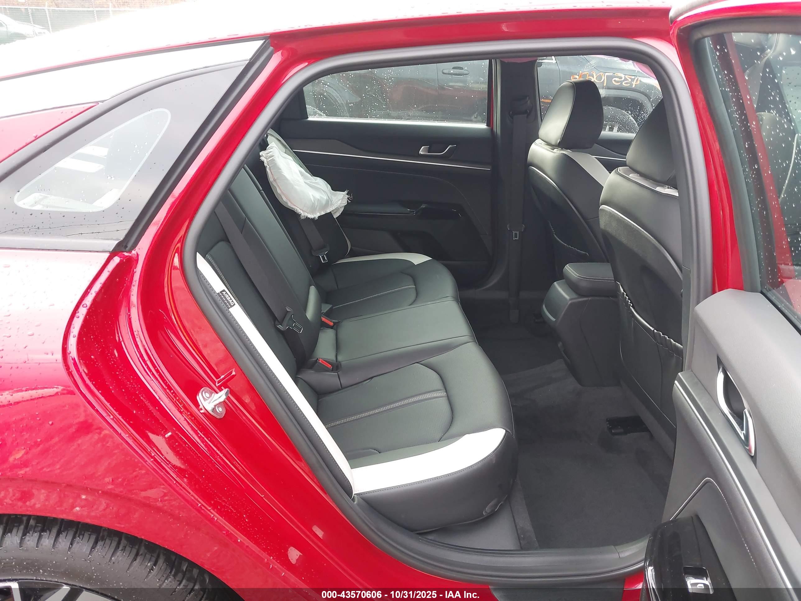 KIA K5 image 8