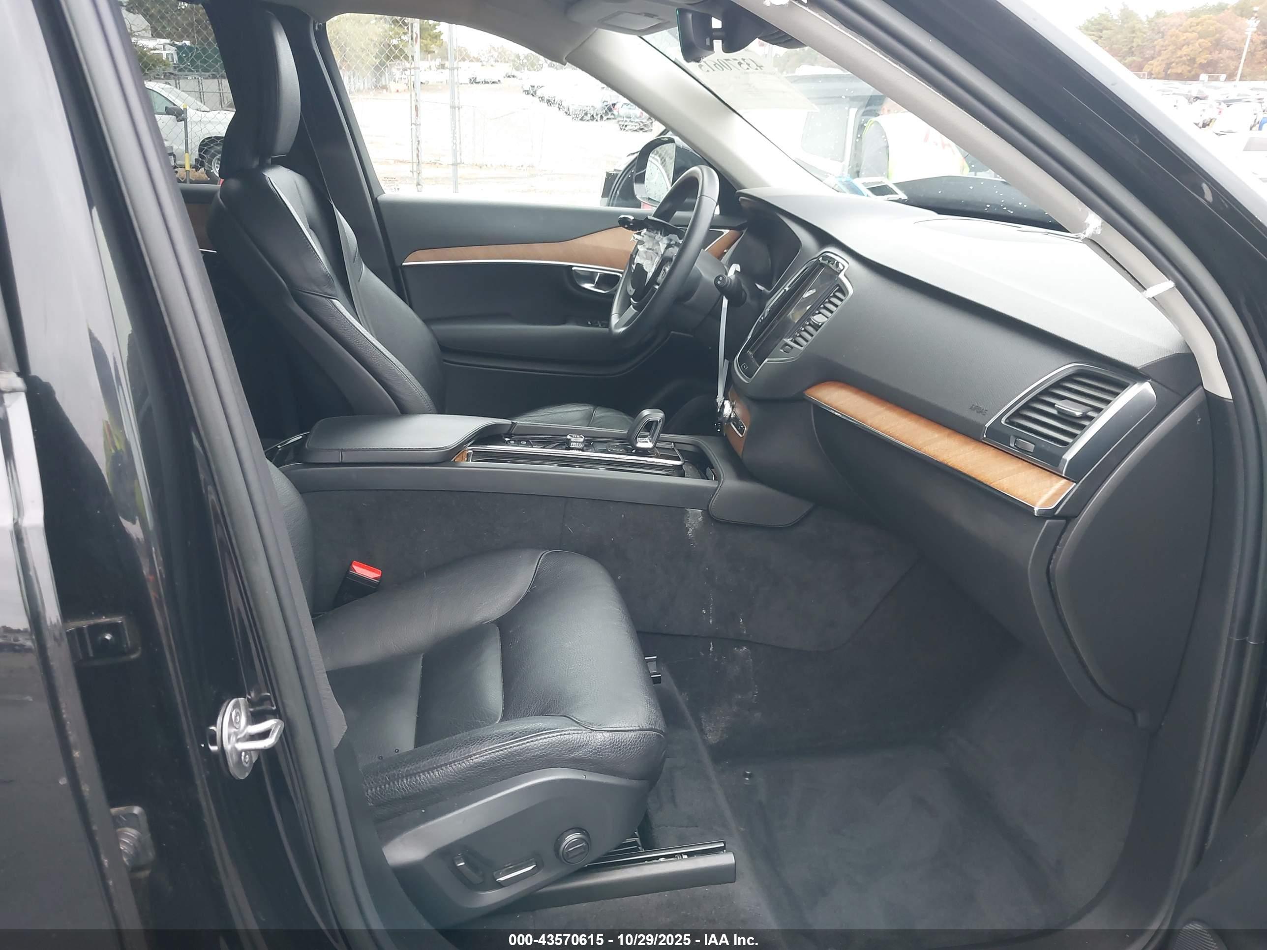 VOLVO XC90 image 5