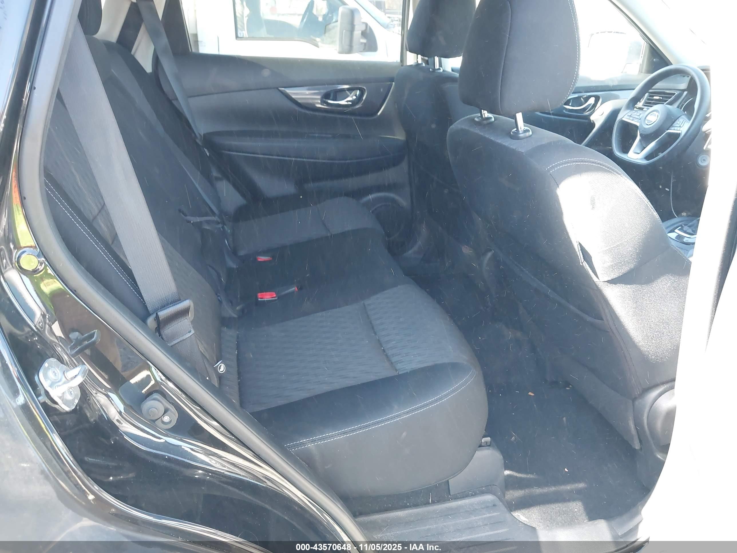NISSAN ROGUE image 8