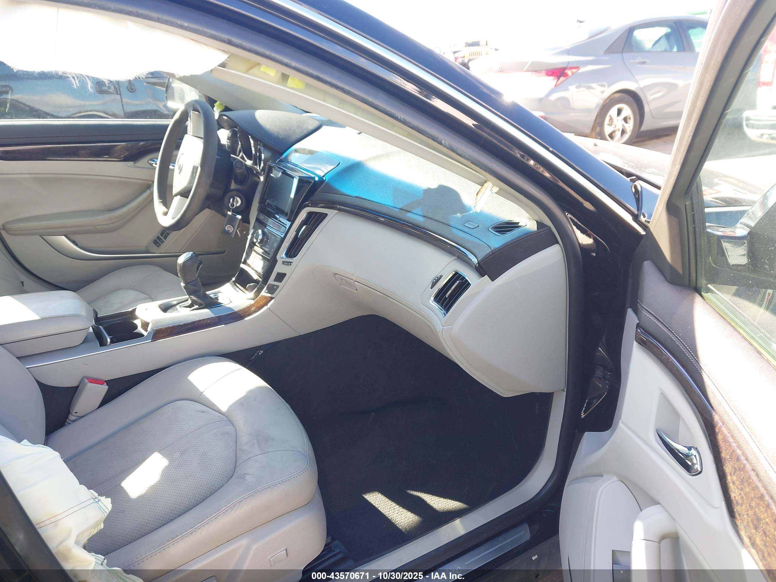 CADILLAC CTS image 5
