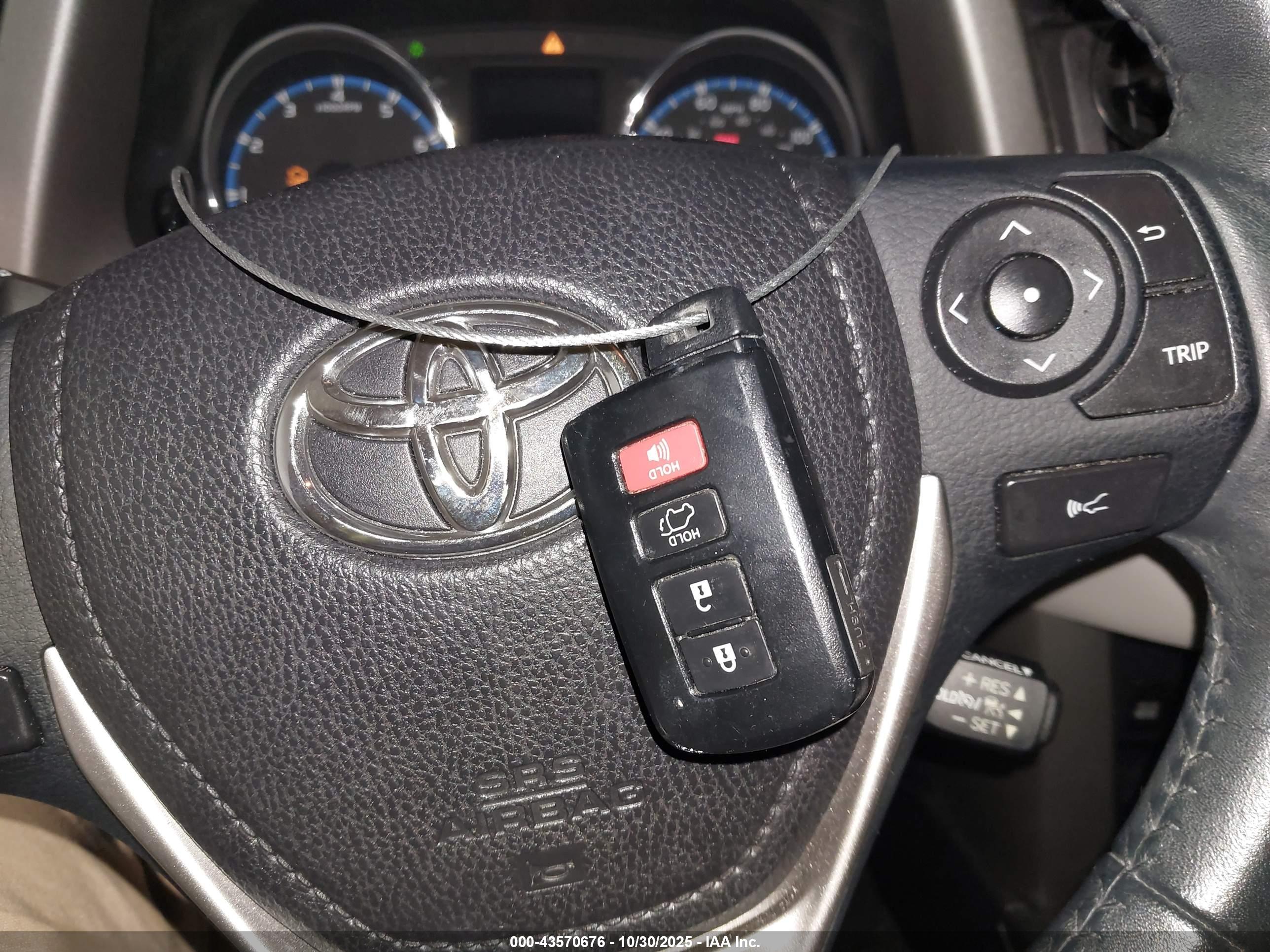 TOYOTA RAV4 image 11