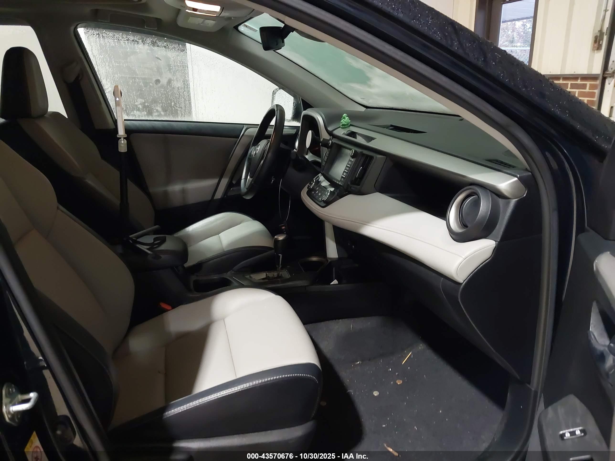 TOYOTA RAV4 image 5