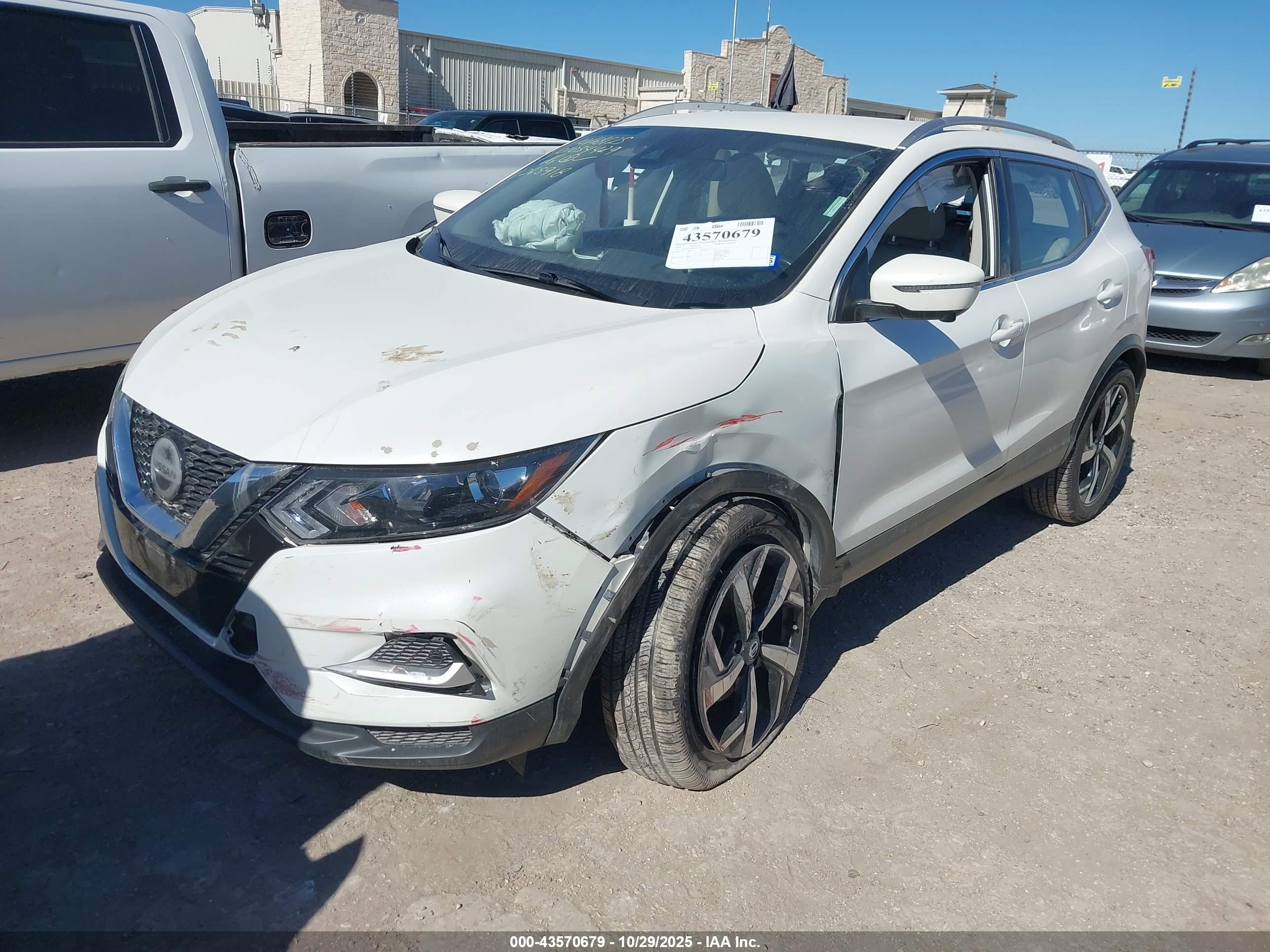 NISSAN ROGUE image 2