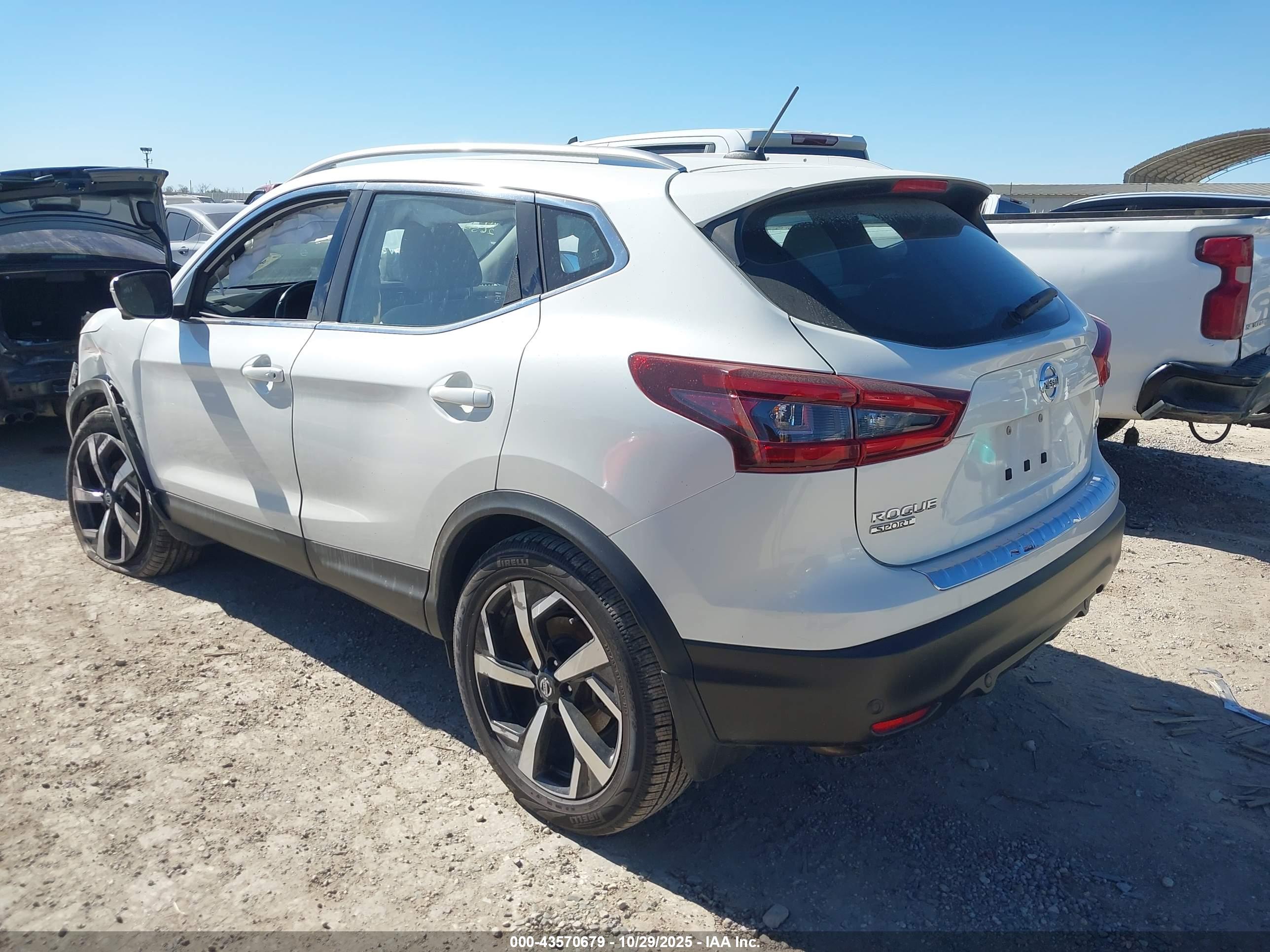 NISSAN ROGUE image 3