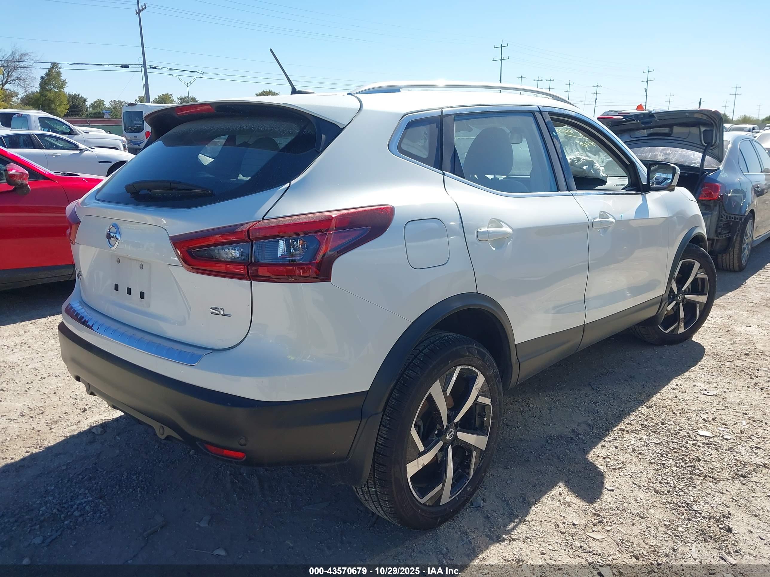NISSAN ROGUE image 4