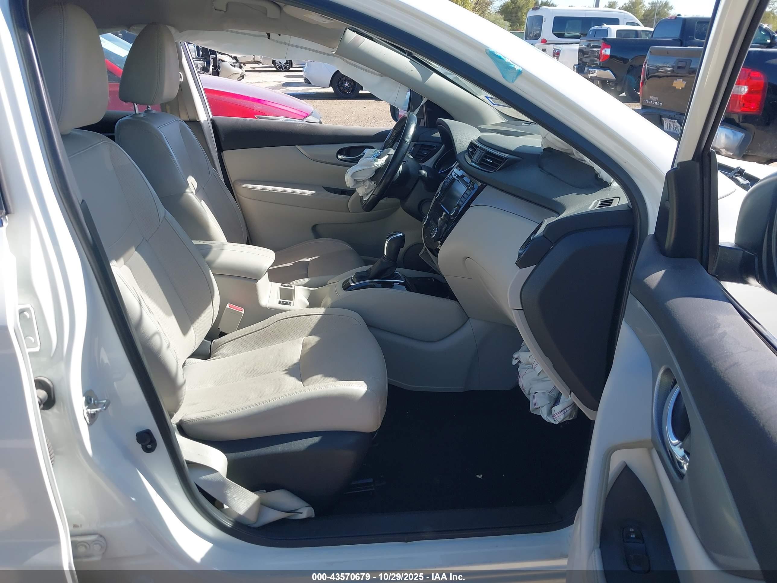 NISSAN ROGUE image 5