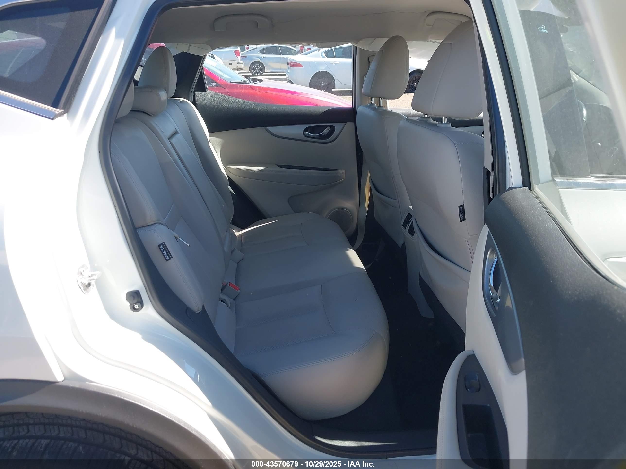 NISSAN ROGUE image 8