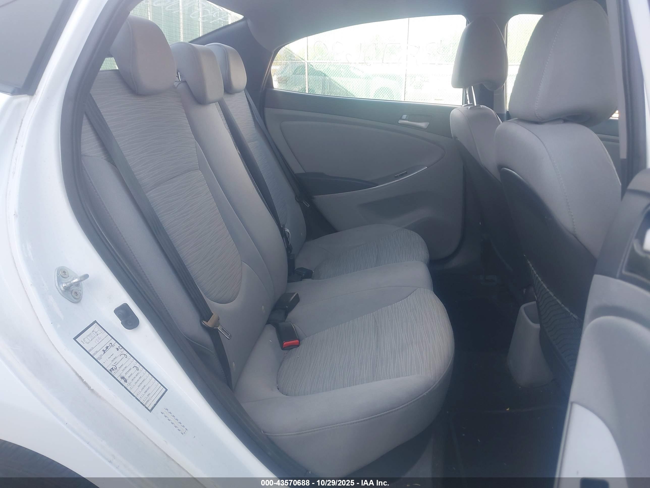 HYUNDAI ACCENT image 8