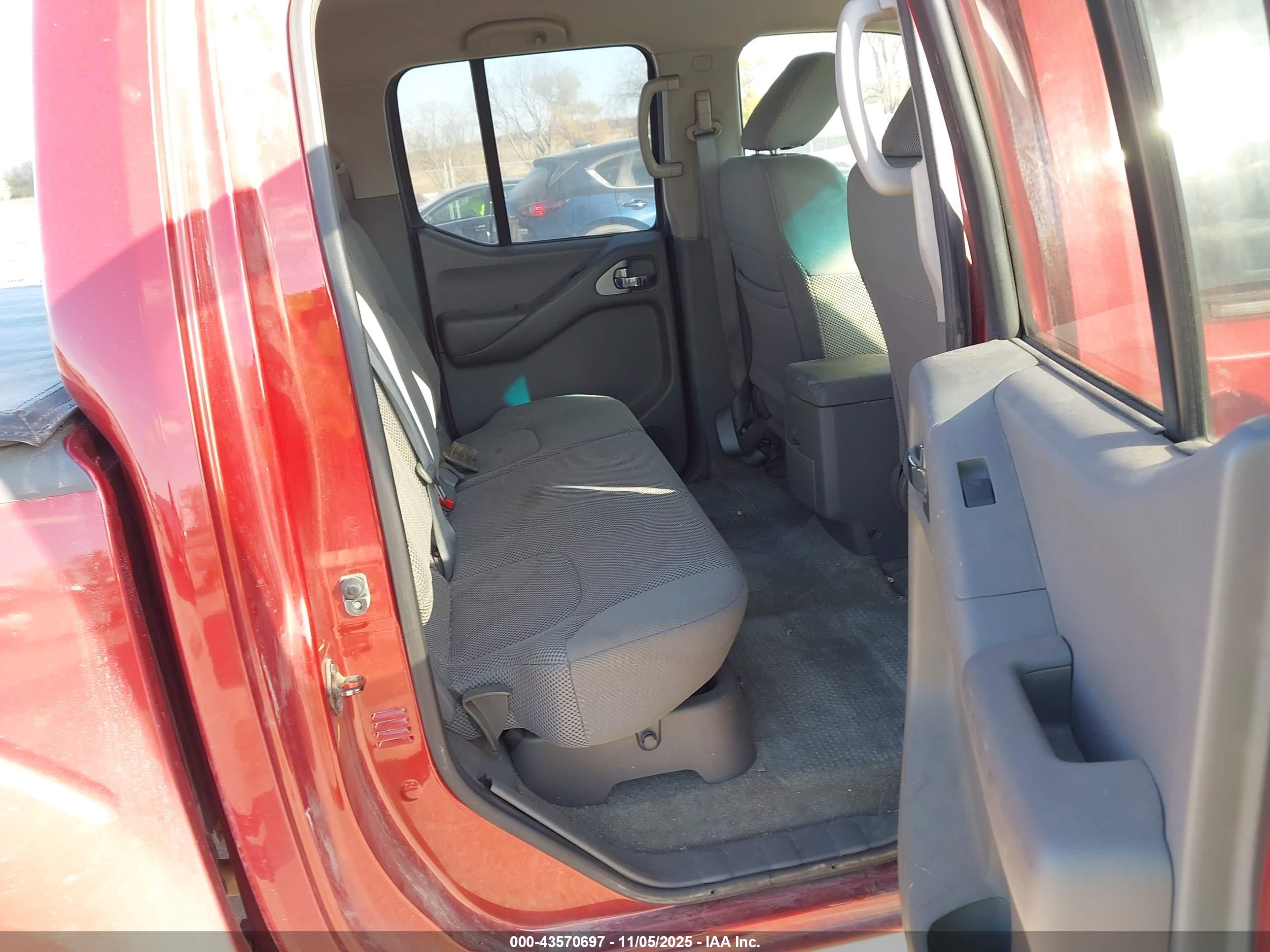 NISSAN FRONTIER image 8