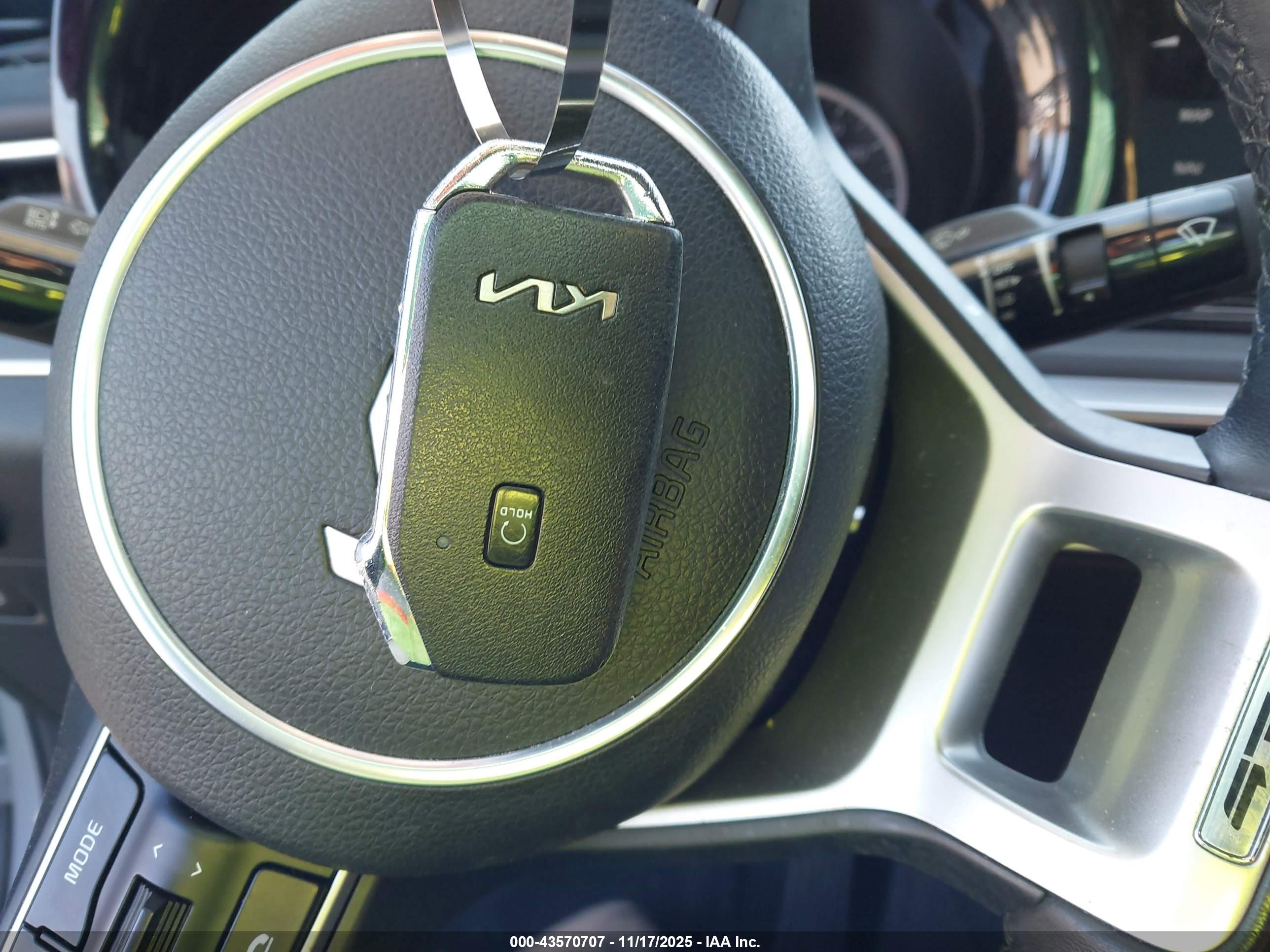 KIA K5 image 11