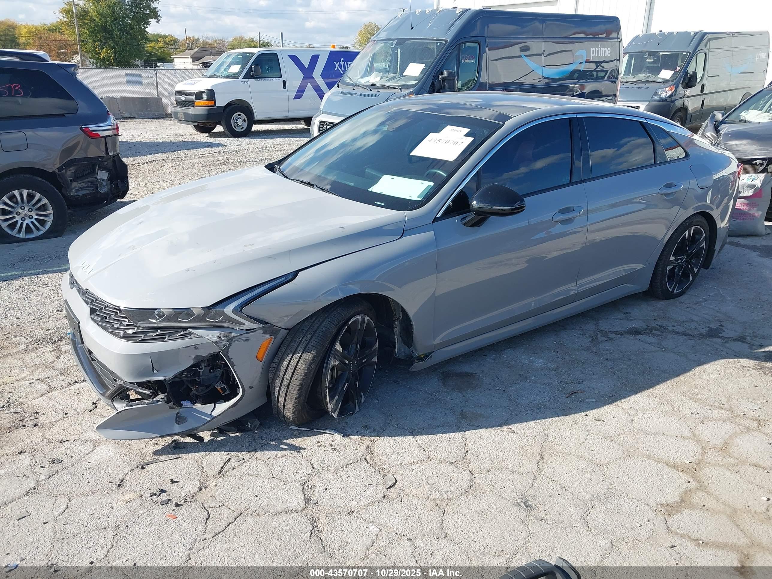 KIA K5 image 2