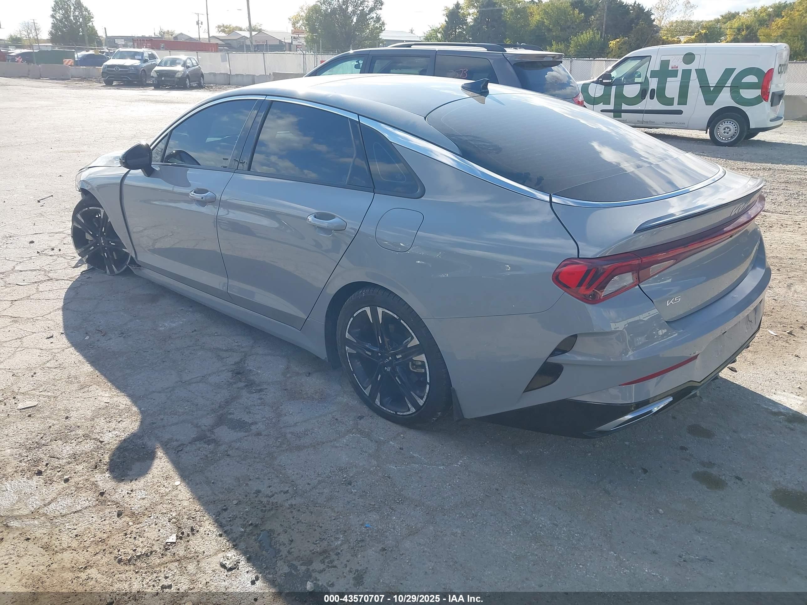 KIA K5 image 3