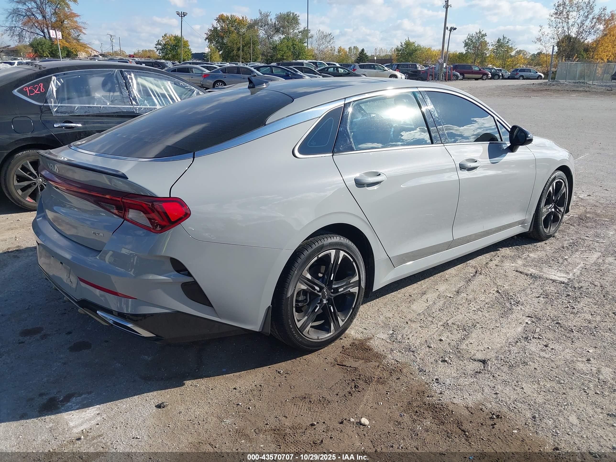 KIA K5 image 4