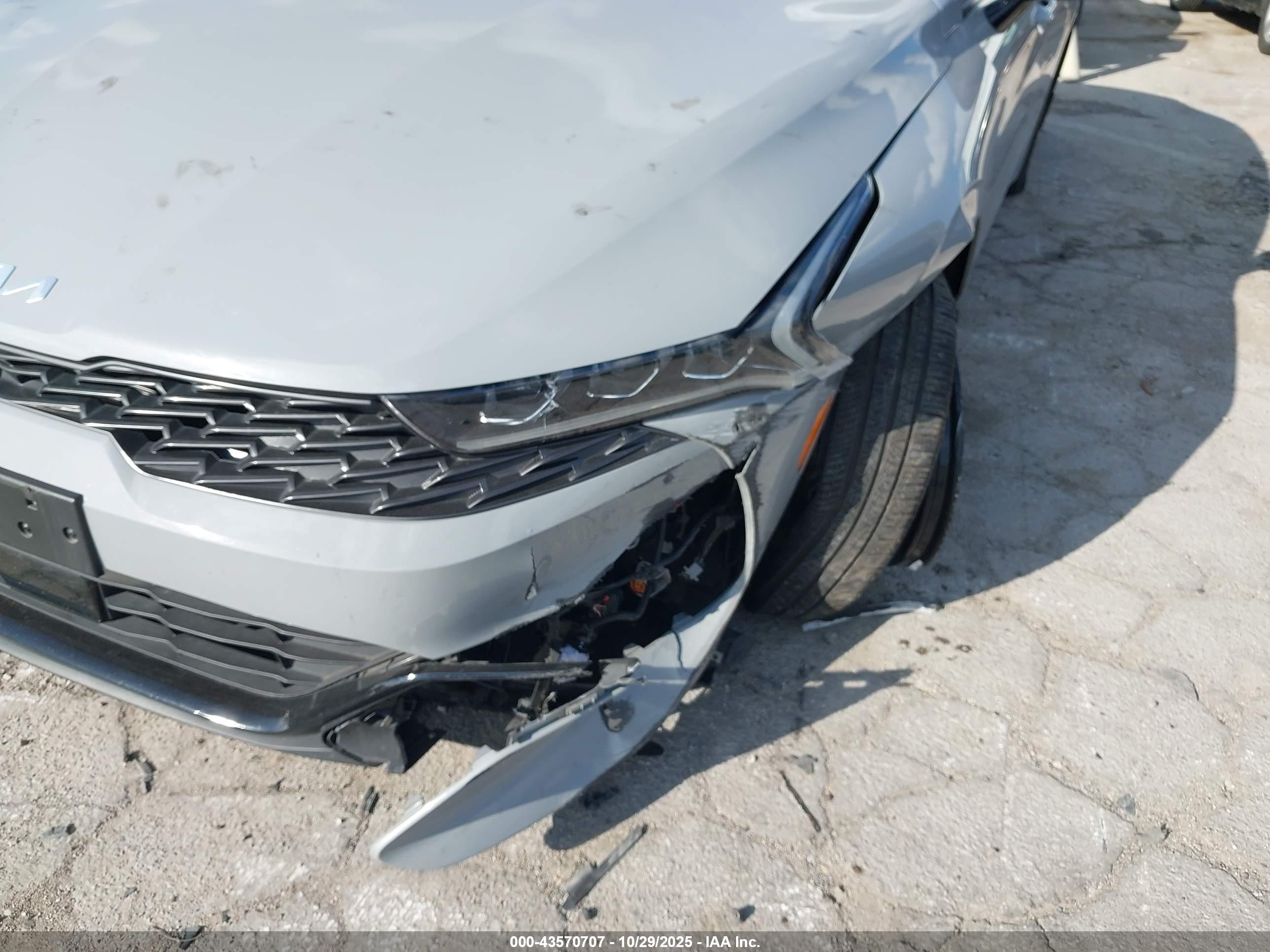 KIA K5 image 6