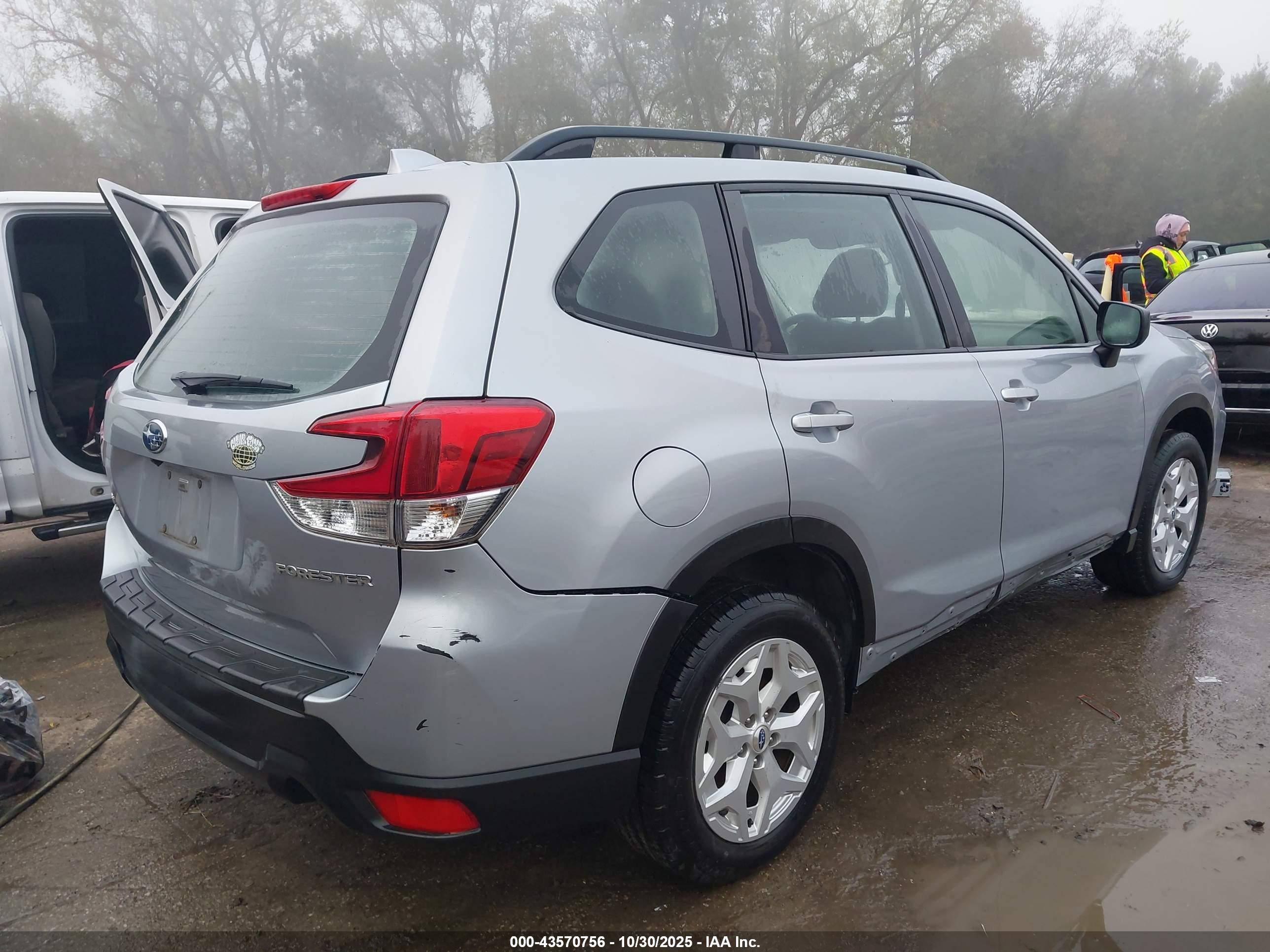 SUBARU FORESTER image 4