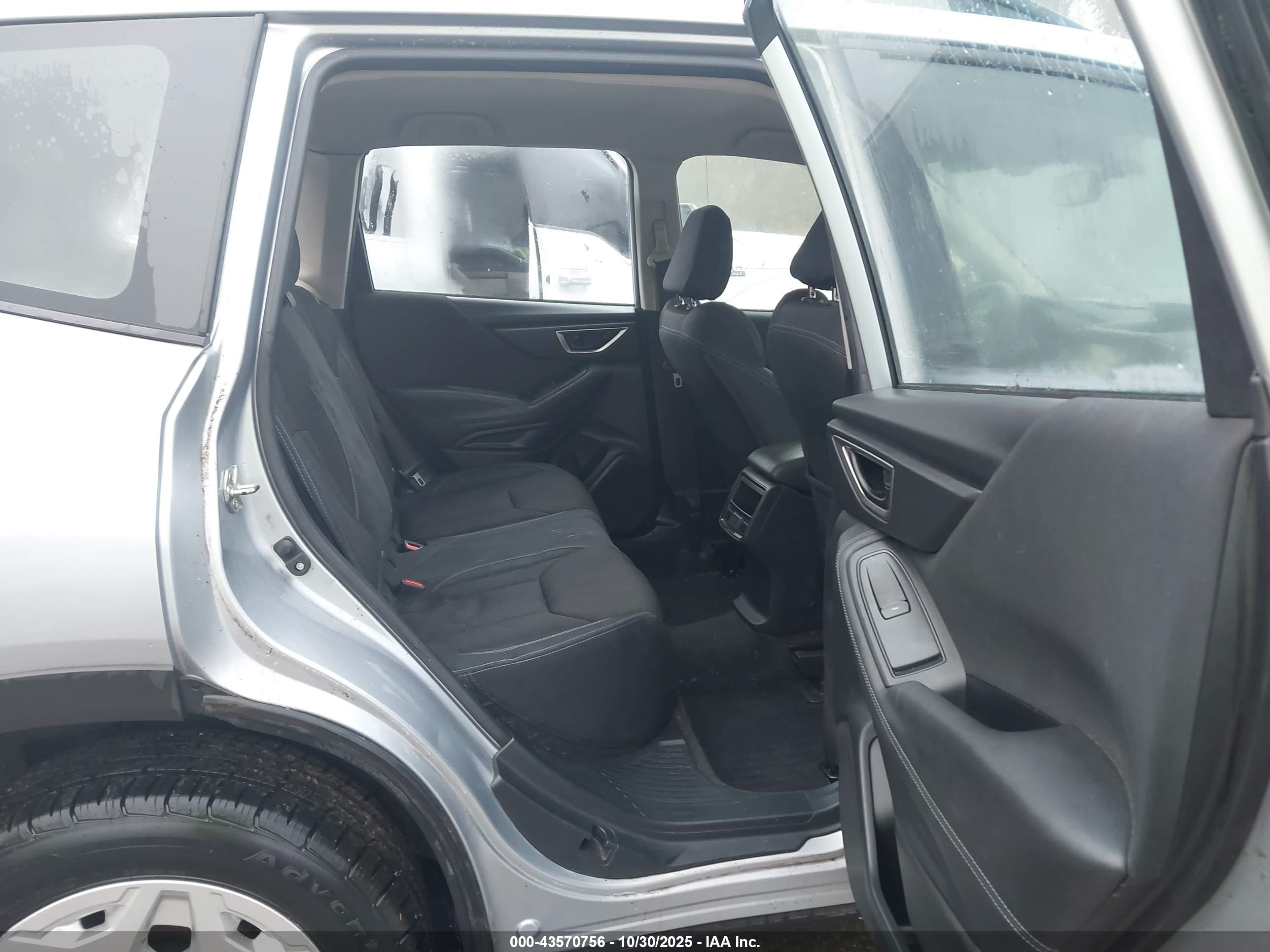SUBARU FORESTER image 8