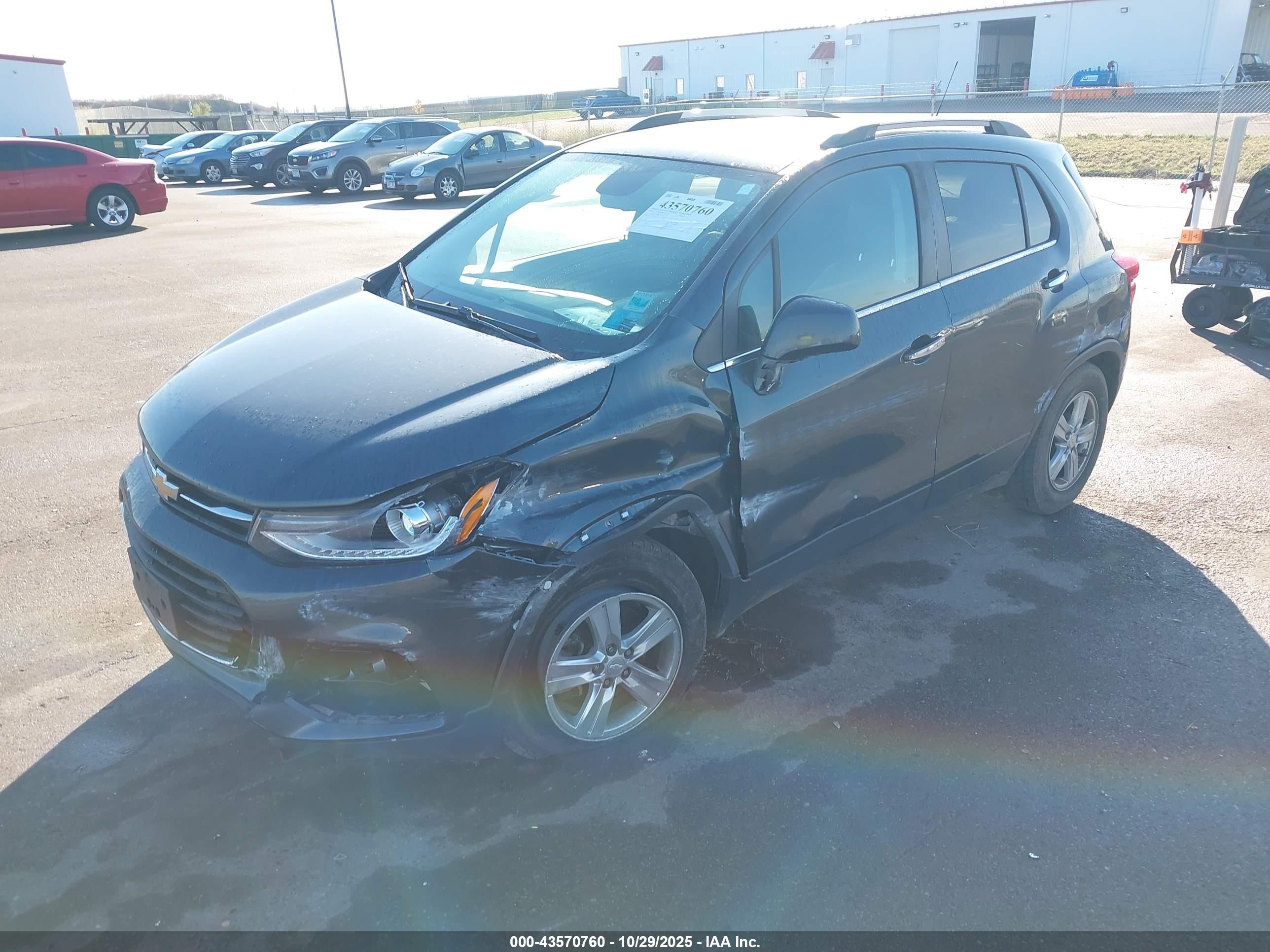 CHEVROLET TRAX image 2