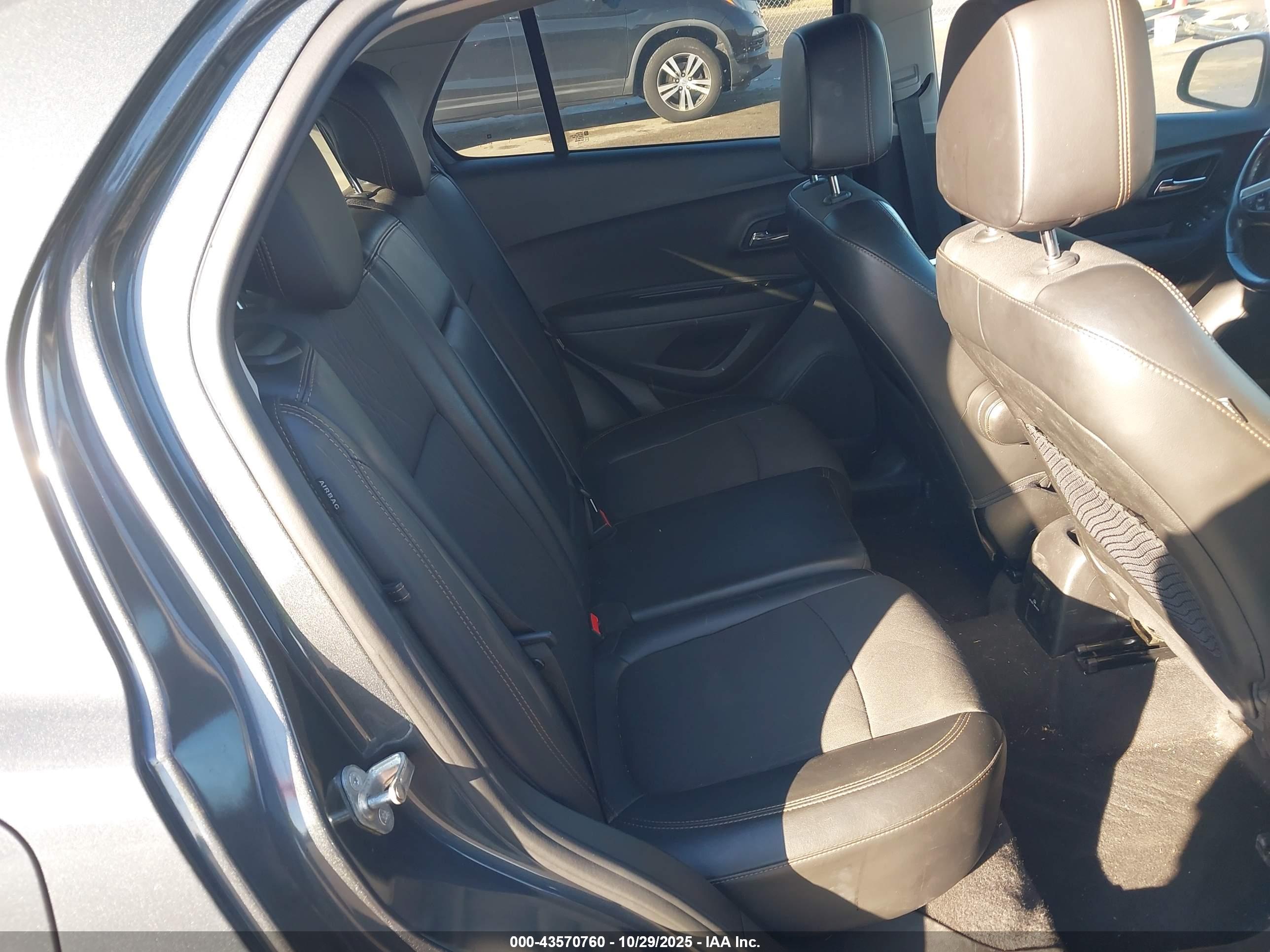 CHEVROLET TRAX image 8