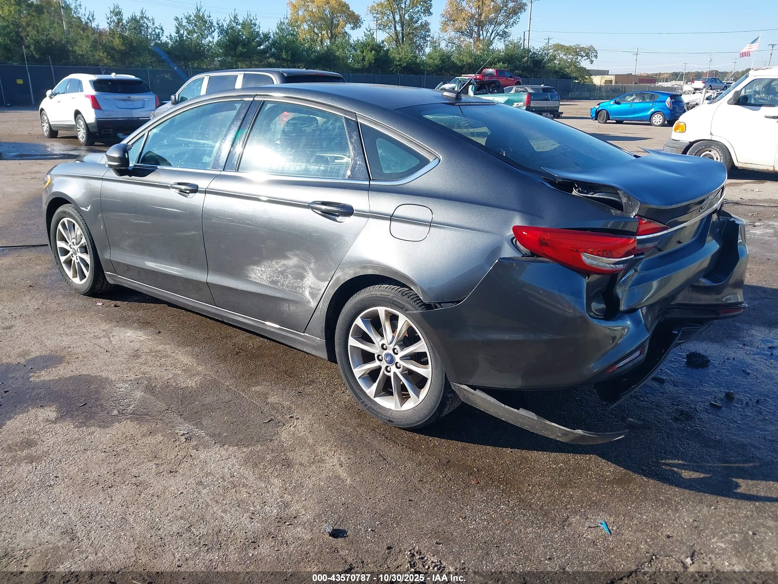 FORD FUSION image 3