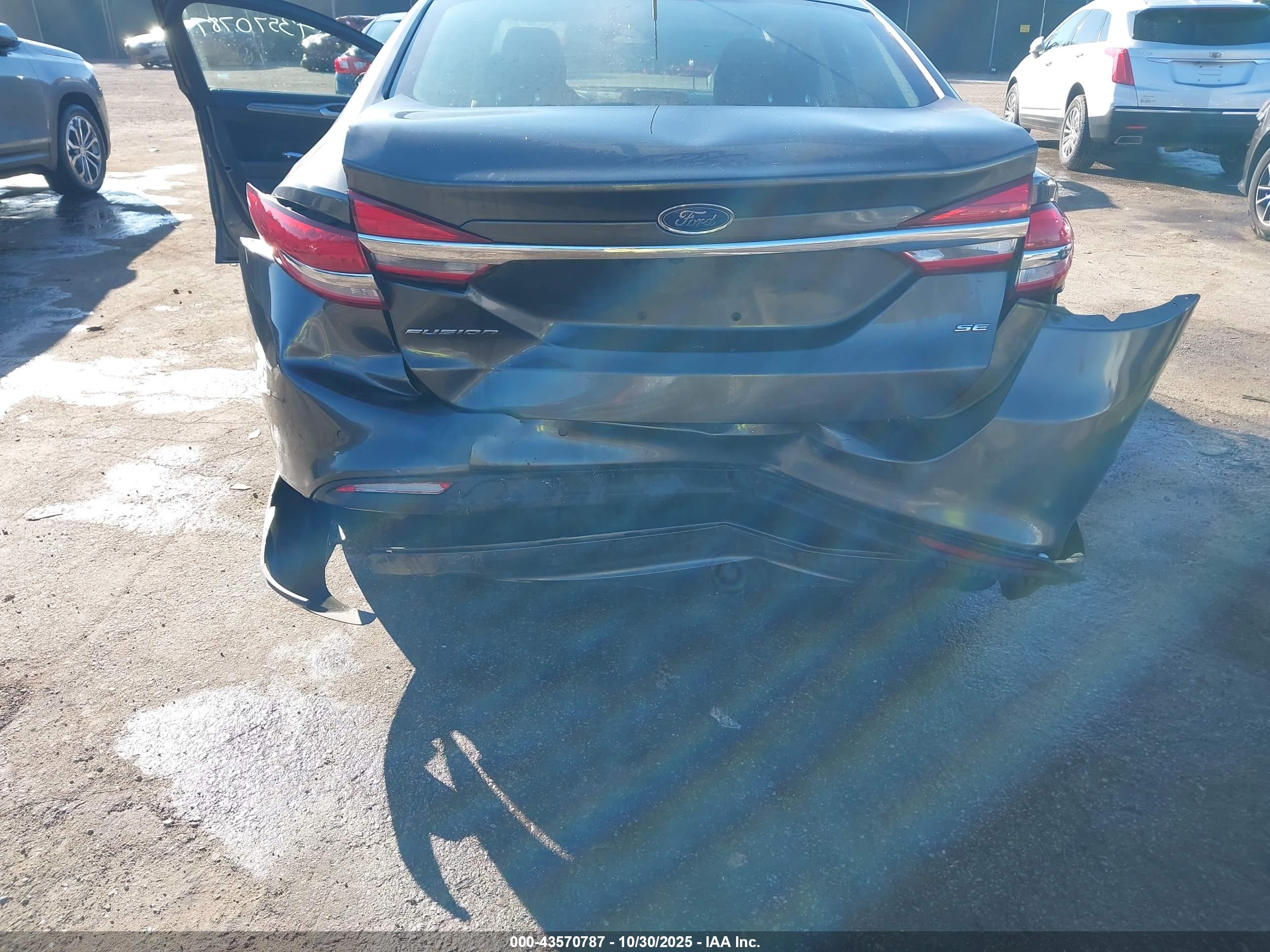 FORD FUSION image 6