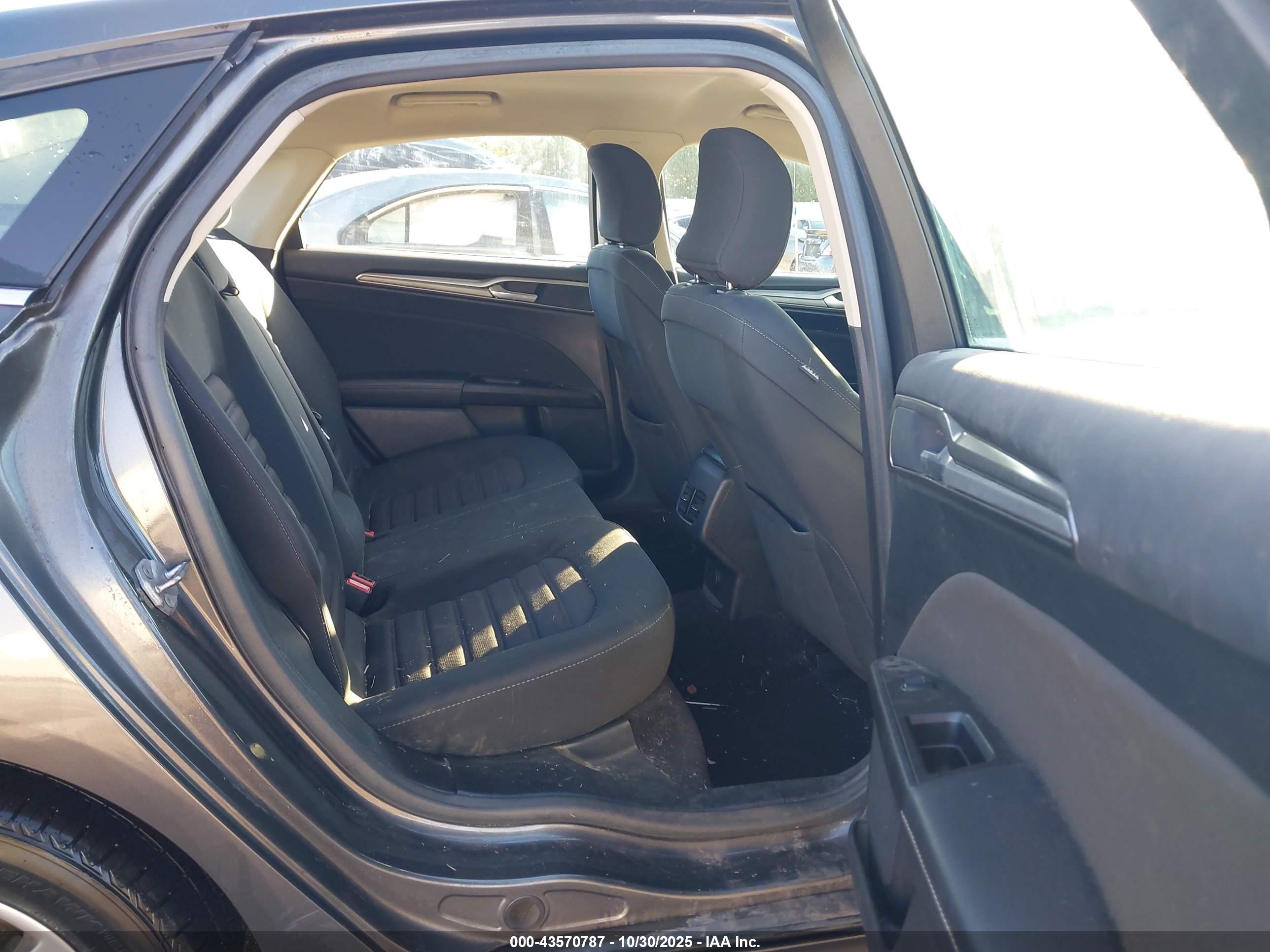 FORD FUSION image 8