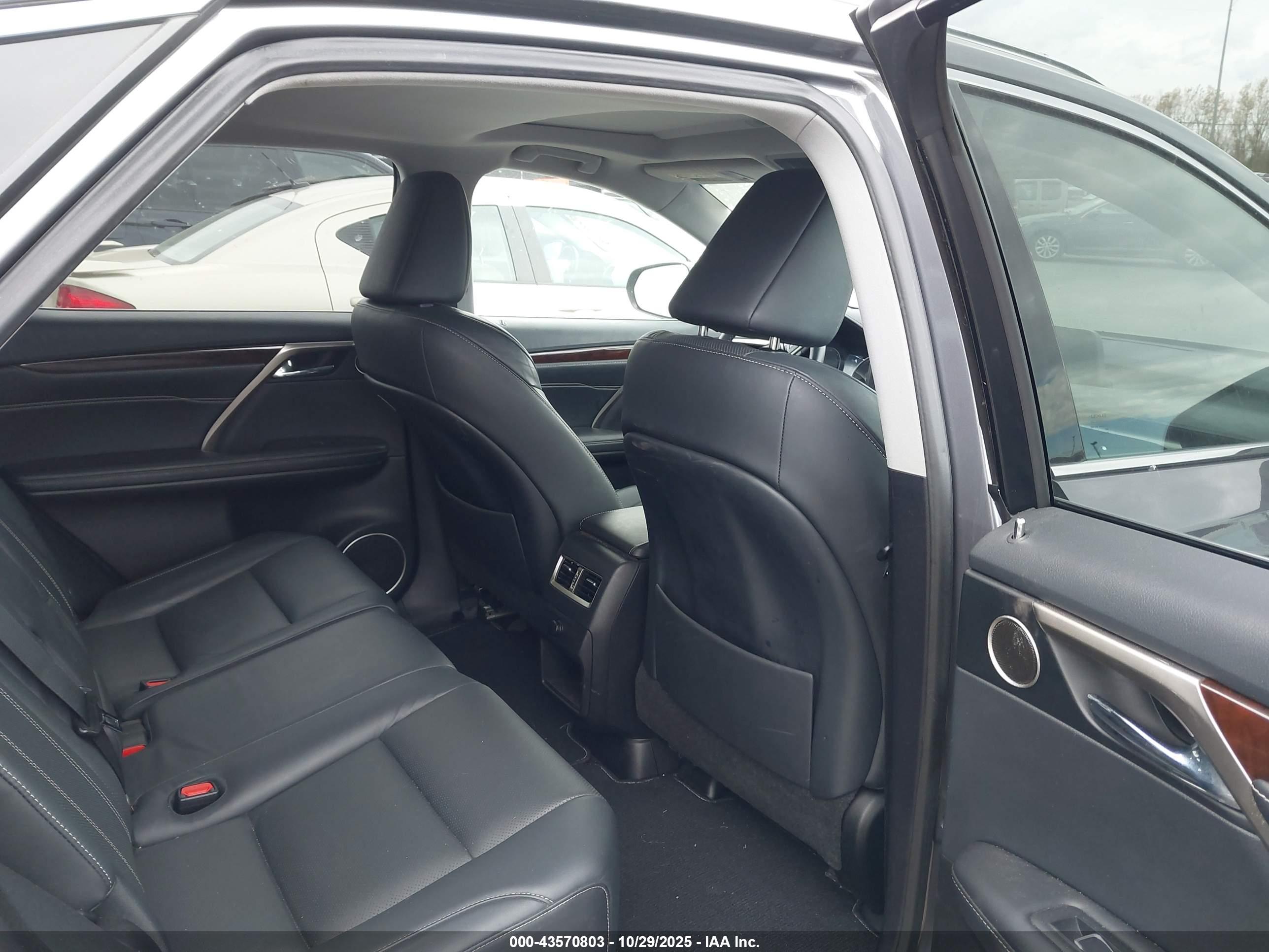 LEXUS RX image 8
